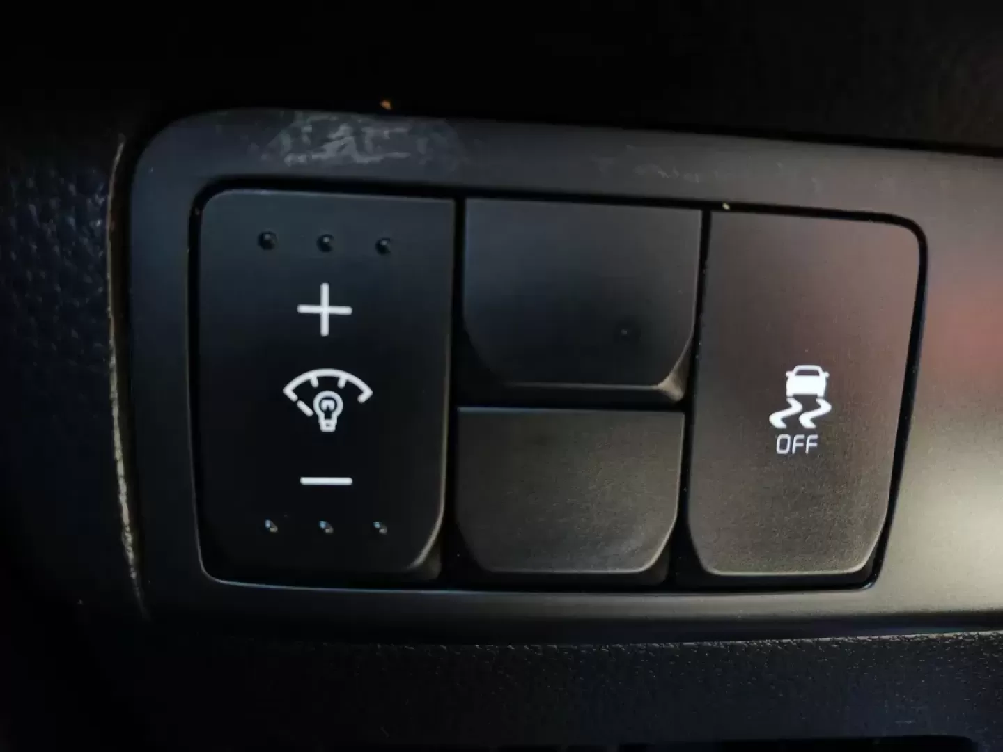 2017 Kia Soul + (KNDJP3A55H7) with an 2.0L L4 DOHC 16V engine, 6-Speed Automatic transmission, located at 1099 N County Rd 25A , Troy, OH, 45373, (937) 908-9800, 40.057079, -84.212883 - Photo#17