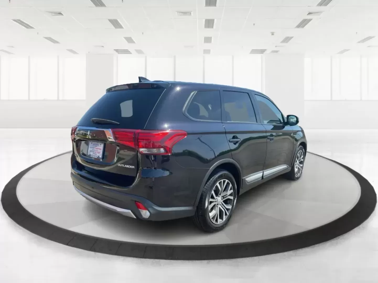 2017 Mitsubishi Outlander ES (JA4AD2A34HZ) with an 2.4L I-4 variable valve control engine, located at 1230 East Main St, Xenia, OH, 45385, (937) 908-9800, 39.688026, -83.910172 - Photo#2