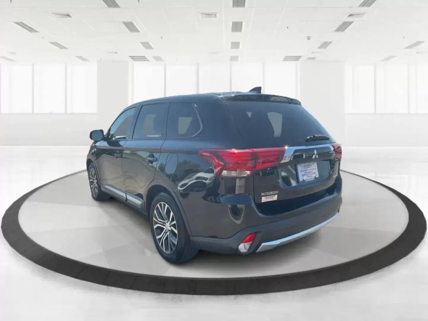 2017 Mitsubishi Outlander ES (JA4AD2A34HZ) with an 2.4L I-4 variable valve control engine, located at 1230 East Main St, Xenia, OH, 45385, (937) 908-9800, 39.688026, -83.910172 - Photo#4