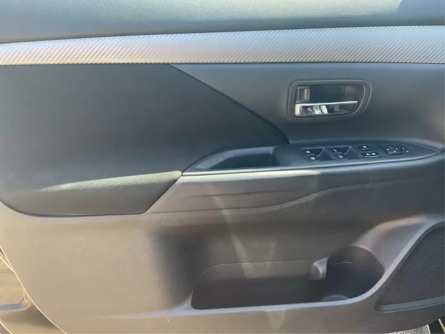 2017 Mitsubishi Outlander ES (JA4AD2A34HZ) with an 2.4L I-4 variable valve control engine, located at 1230 East Main St, Xenia, OH, 45385, (937) 908-9800, 39.688026, -83.910172 - Photo#16