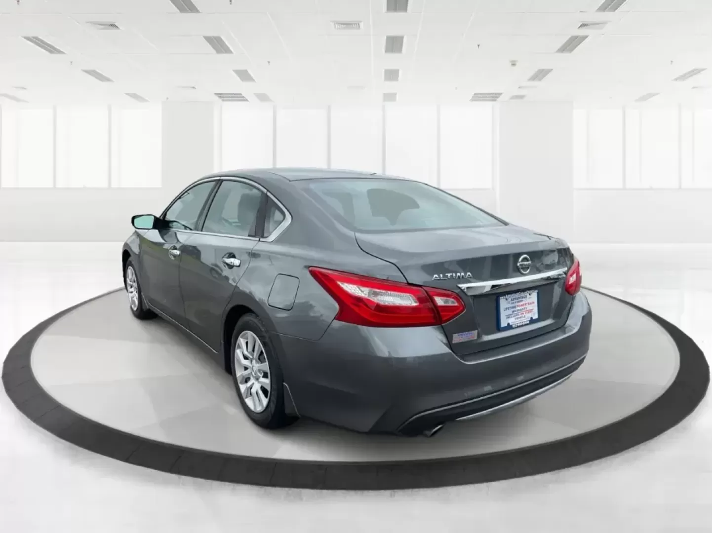 2017 Nissan Altima 2.5 S (1N4AL3APXHC) with an 2.5L I-4 DOHC engine, located at 401 Woodman Dr, Riverside, OH, 45431, (937) 908-9800, 39.760899, -84.123421 - Photo#4
