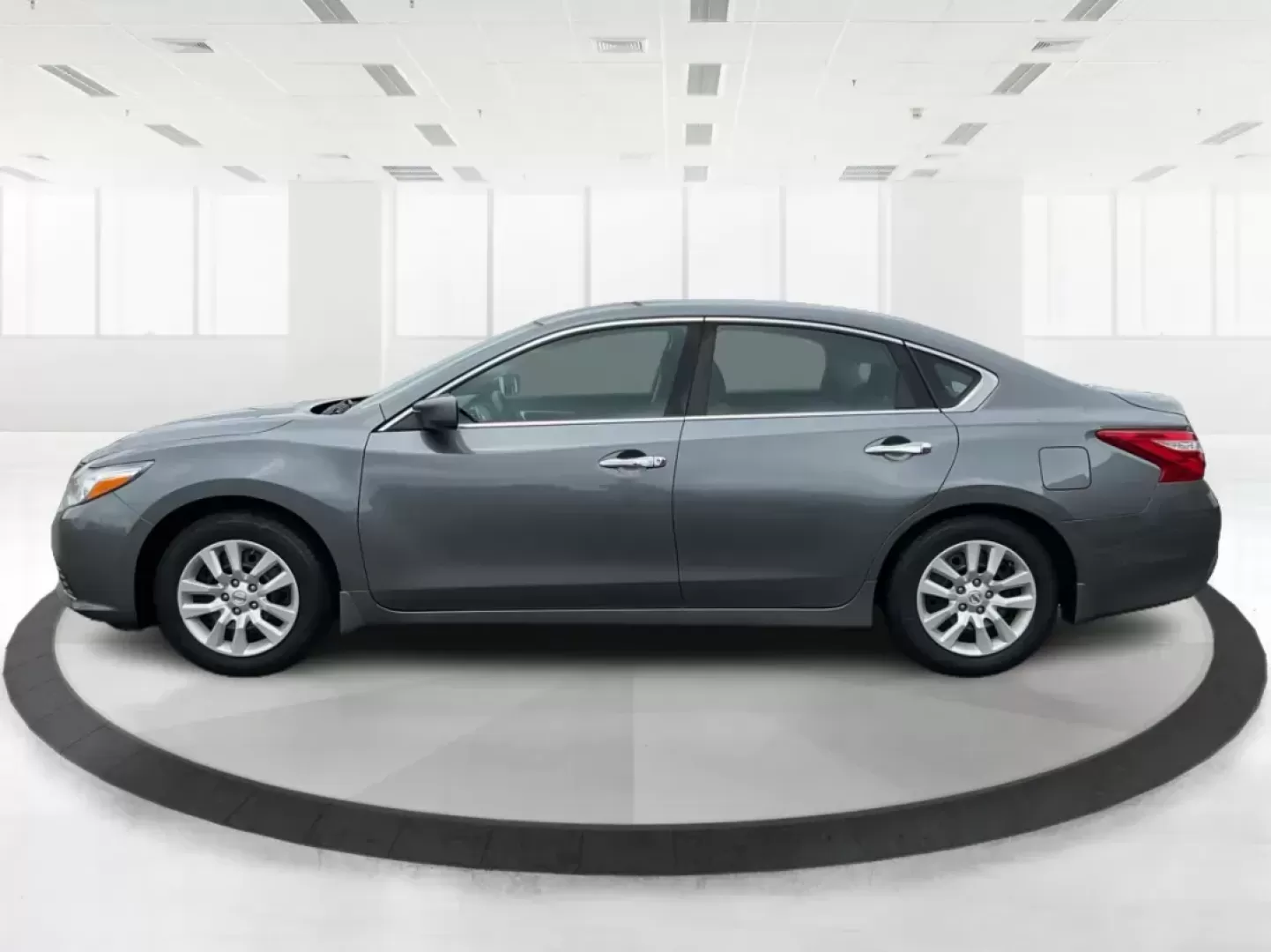 2017 Nissan Altima 2.5 S (1N4AL3APXHC) with an 2.5L I-4 DOHC engine, located at 401 Woodman Dr, Riverside, OH, 45431, (937) 908-9800, 39.760899, -84.123421 - Photo#5