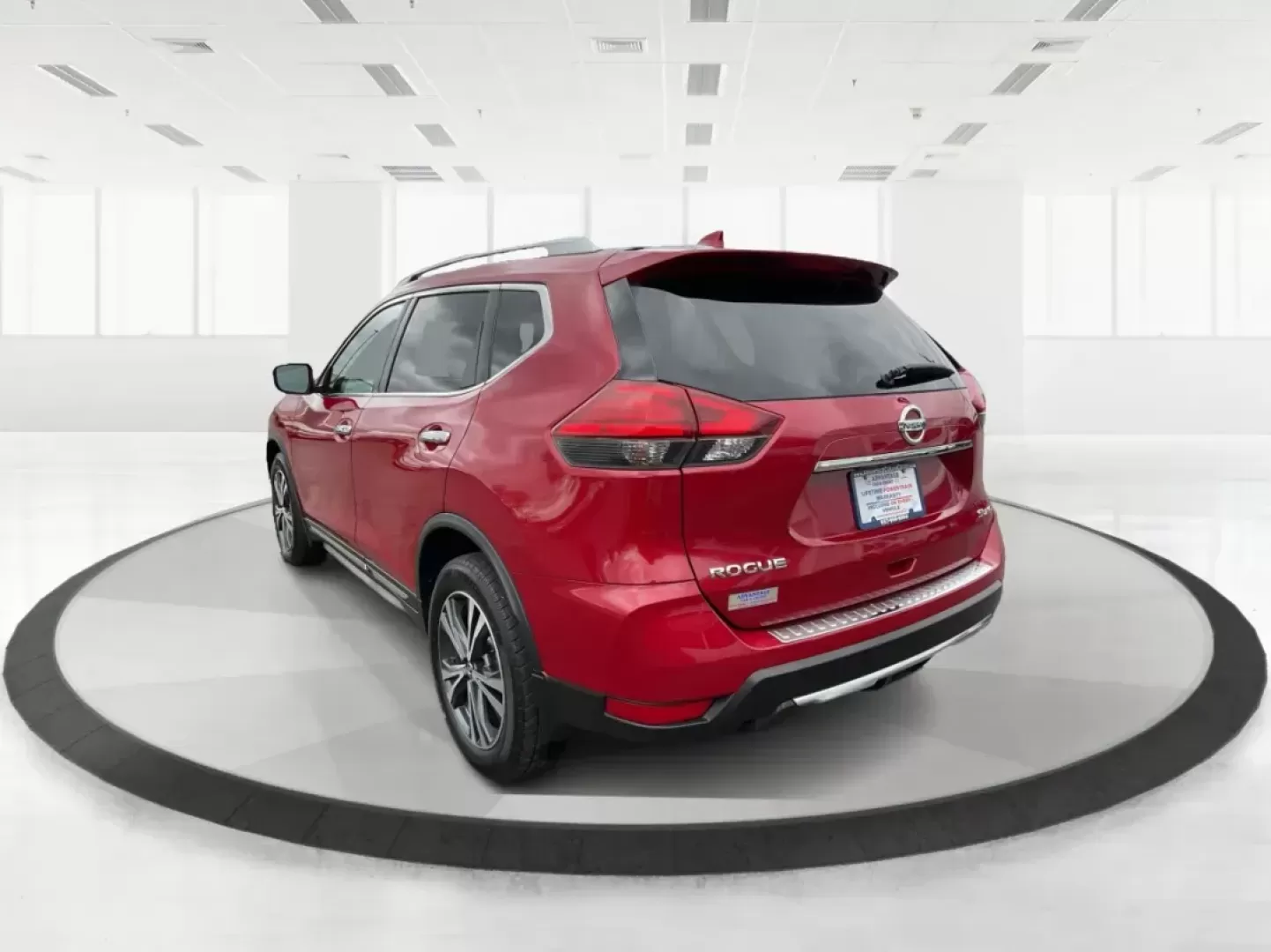 2017 Nissan Rogue SL (JN8AT2MV2HW) with an 2.5L I-4 DOHC engine, located at 8750 N County Rd 25A, Piqua, OH, 45356, (937) 908-9800, 40.164391, -84.232513 - Photo#4