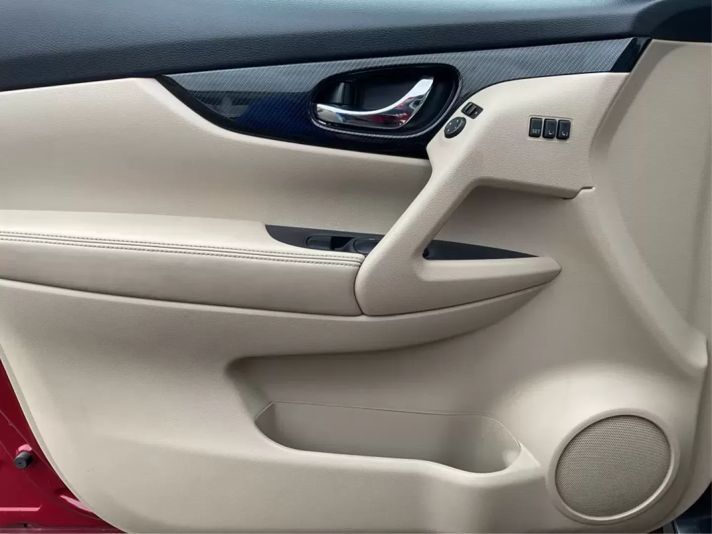 2017 Nissan Rogue SL (JN8AT2MV2HW) with an 2.5L I-4 DOHC engine, located at 8750 N County Rd 25A, Piqua, OH, 45356, (937) 908-9800, 40.164391, -84.232513 - Photo#18