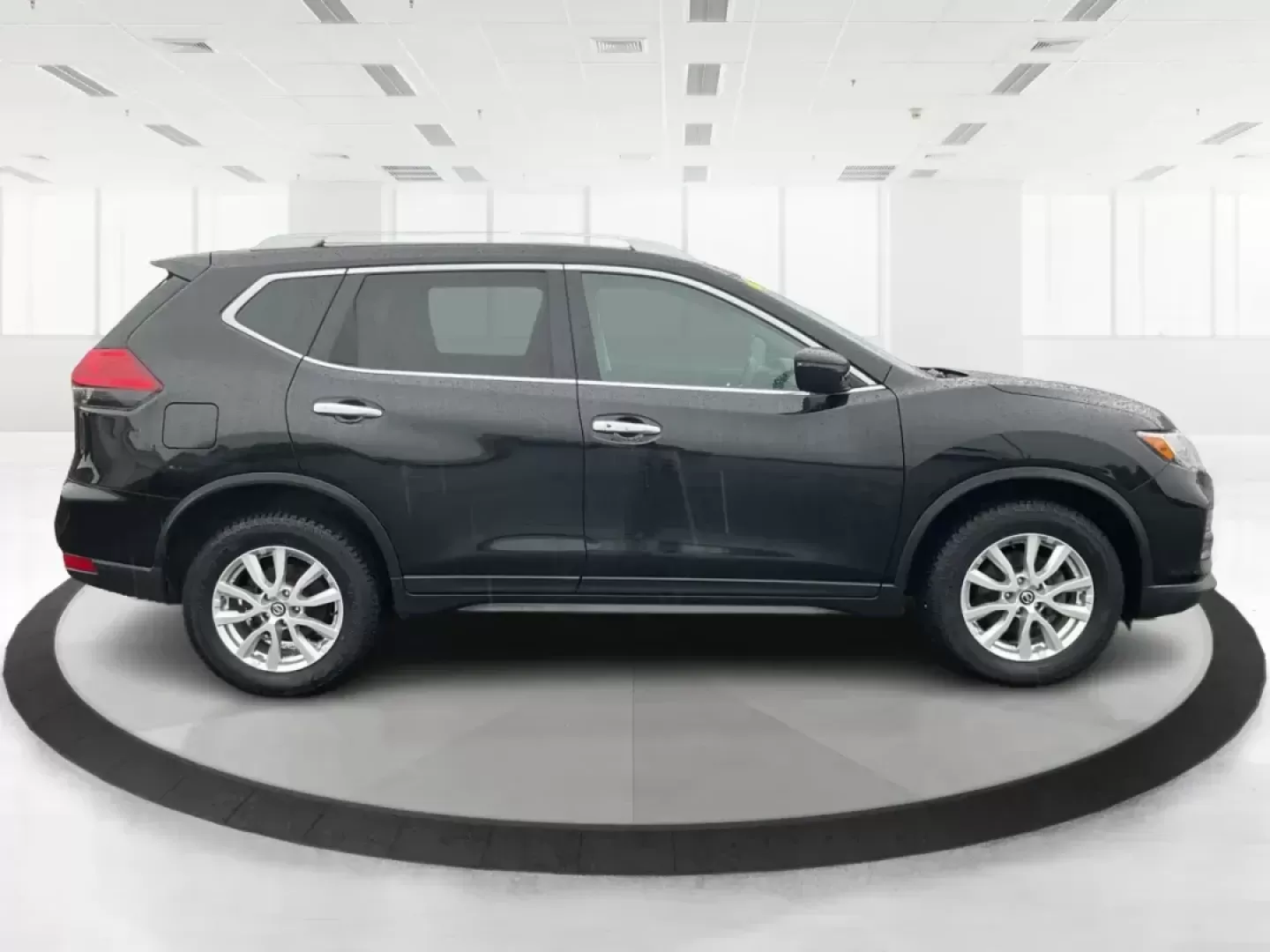 2017 Nissan Rogue SV (KNMAT2MV7HP) with an 2.5L I-4 DOHC engine, located at 8750 N County Rd 25A, Piqua, OH, 45356, (937) 908-9800, 40.164391, -84.232513 - Photo#1