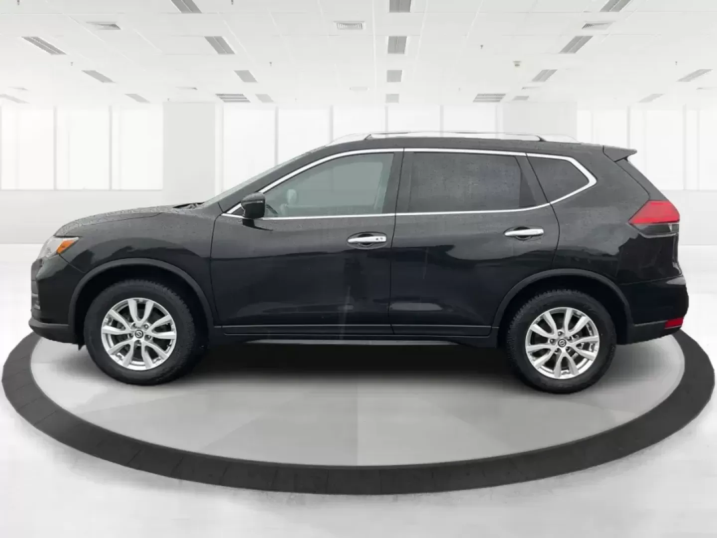 2017 Nissan Rogue SV (KNMAT2MV7HP) with an 2.5L I-4 DOHC engine, located at 8750 N County Rd 25A, Piqua, OH, 45356, (937) 908-9800, 40.164391, -84.232513 - Photo#6
