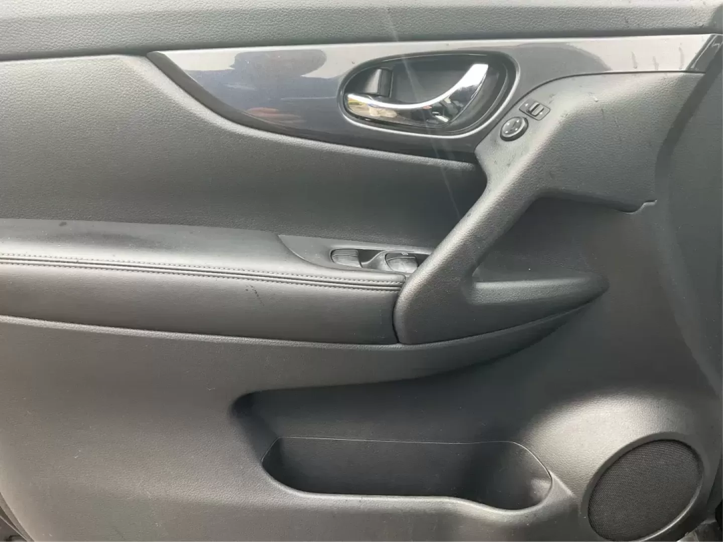 2017 Nissan Rogue SV (KNMAT2MV7HP) with an 2.5L I-4 DOHC engine, located at 8750 N County Rd 25A, Piqua, OH, 45356, (937) 908-9800, 40.164391, -84.232513 - Photo#18