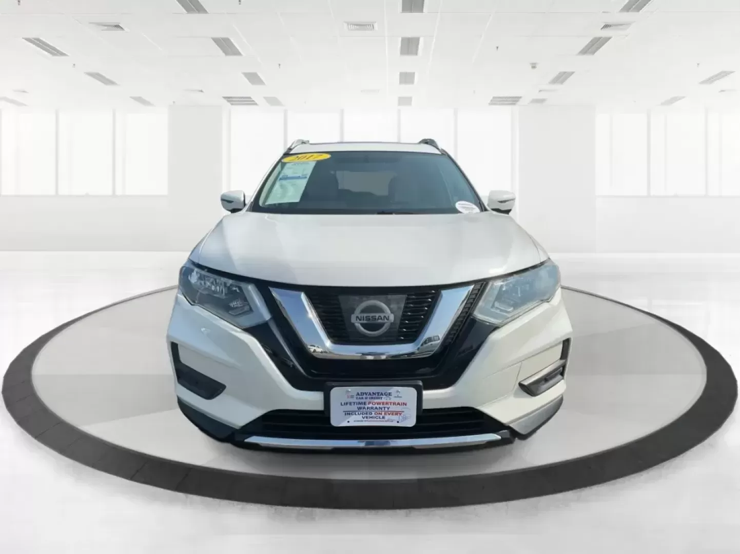 2017 Nissan Rogue SV (5N1AT2MV3HC) with an 2.5L I-4 DOHC engine, located at 1099 N County Rd 25A , Troy, OH, 45373, (937) 908-9800, 40.057079, -84.212883 - Photo#6