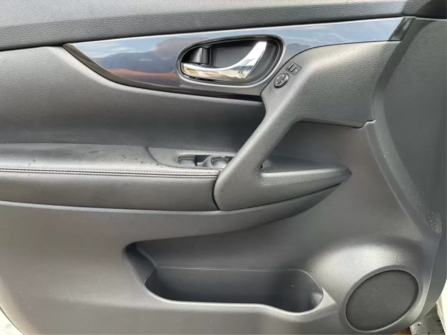 2017 Nissan Rogue S (KNMAT2MV0HP) with an 2.5L I-4 DOHC engine, located at 8750 N County Rd 25A, Piqua, OH, 45356, (937) 908-9800, 40.164391, -84.232513 - Photo#15