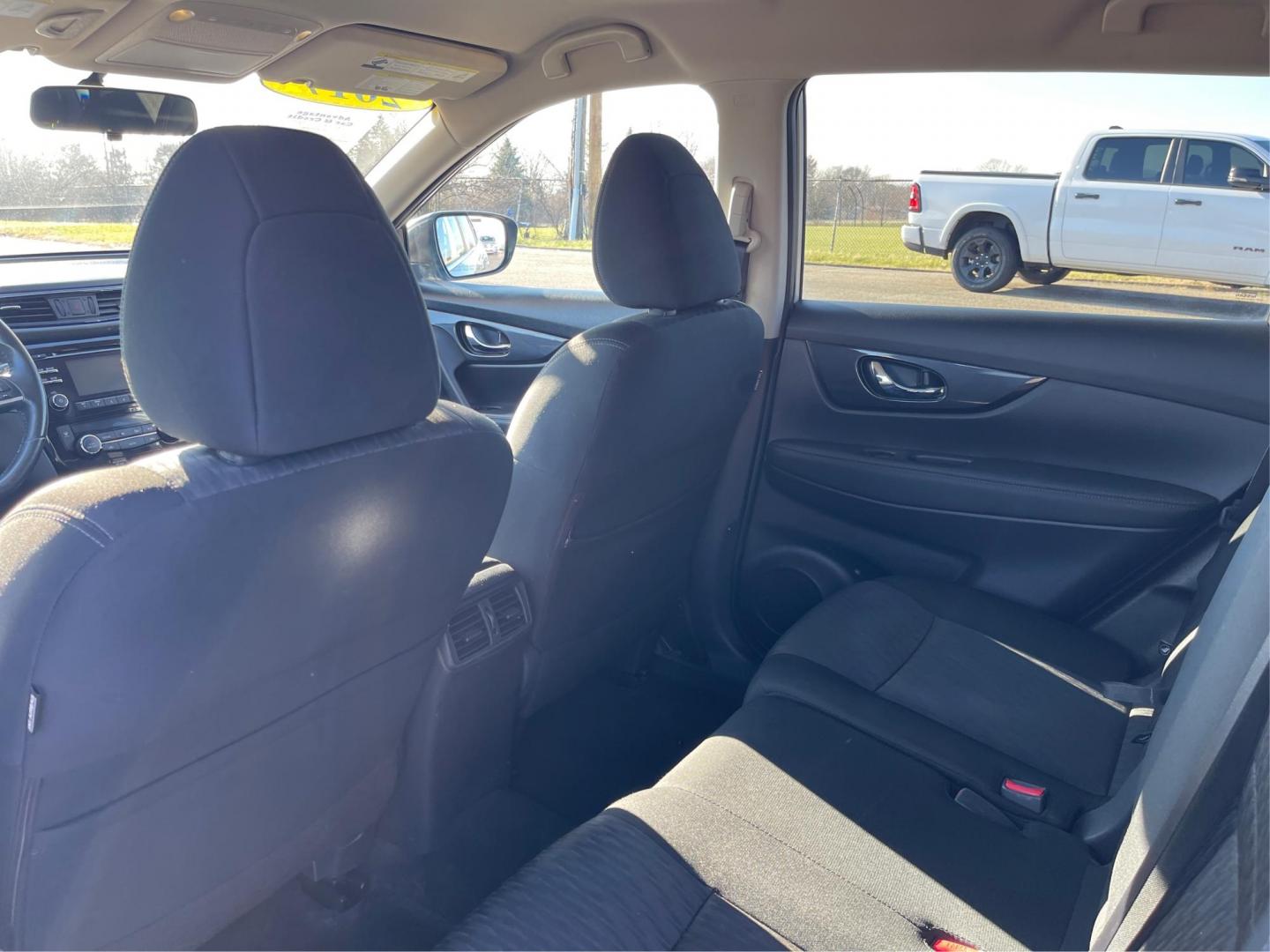 2017 Nissan Rogue SV AWD (KNMAT2MV1HP) with an 2.5L L4 DOHC 16V engine, Continuously Variable Transmission transmission, located at 1230 East Main St, Xenia, OH, 45385, (937) 908-9800, 39.688026, -83.910172 - Photo#9