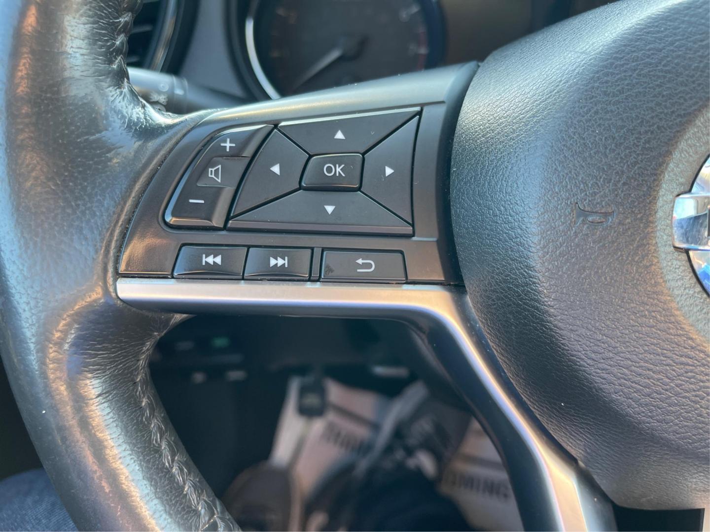 2017 Nissan Rogue SV AWD (KNMAT2MV1HP) with an 2.5L L4 DOHC 16V engine, Continuously Variable Transmission transmission, located at 1230 East Main St, Xenia, OH, 45385, (937) 908-9800, 39.688026, -83.910172 - Photo#15