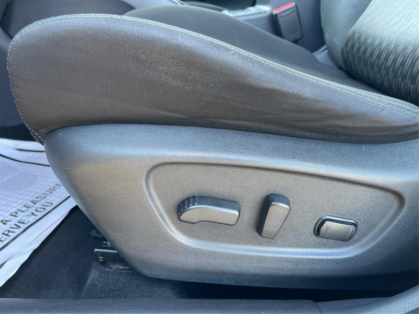 2017 Nissan Rogue SV AWD (KNMAT2MV1HP) with an 2.5L L4 DOHC 16V engine, Continuously Variable Transmission transmission, located at 1230 East Main St, Xenia, OH, 45385, (937) 908-9800, 39.688026, -83.910172 - Photo#17