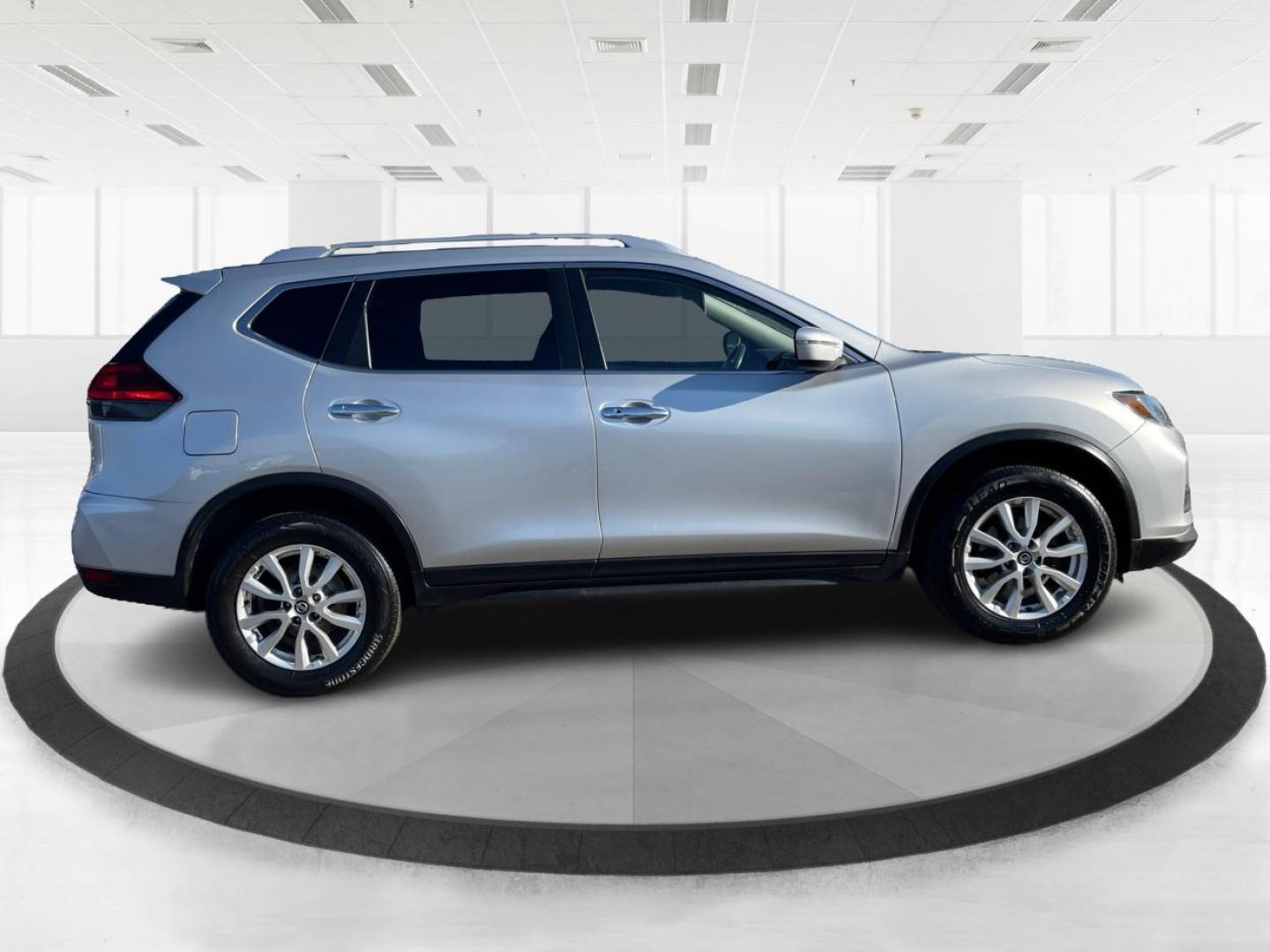2017 Nissan Rogue SV AWD (KNMAT2MV1HP) with an 2.5L L4 DOHC 16V engine, Continuously Variable Transmission transmission, located at 1230 East Main St, Xenia, OH, 45385, (937) 908-9800, 39.688026, -83.910172 - Photo#1