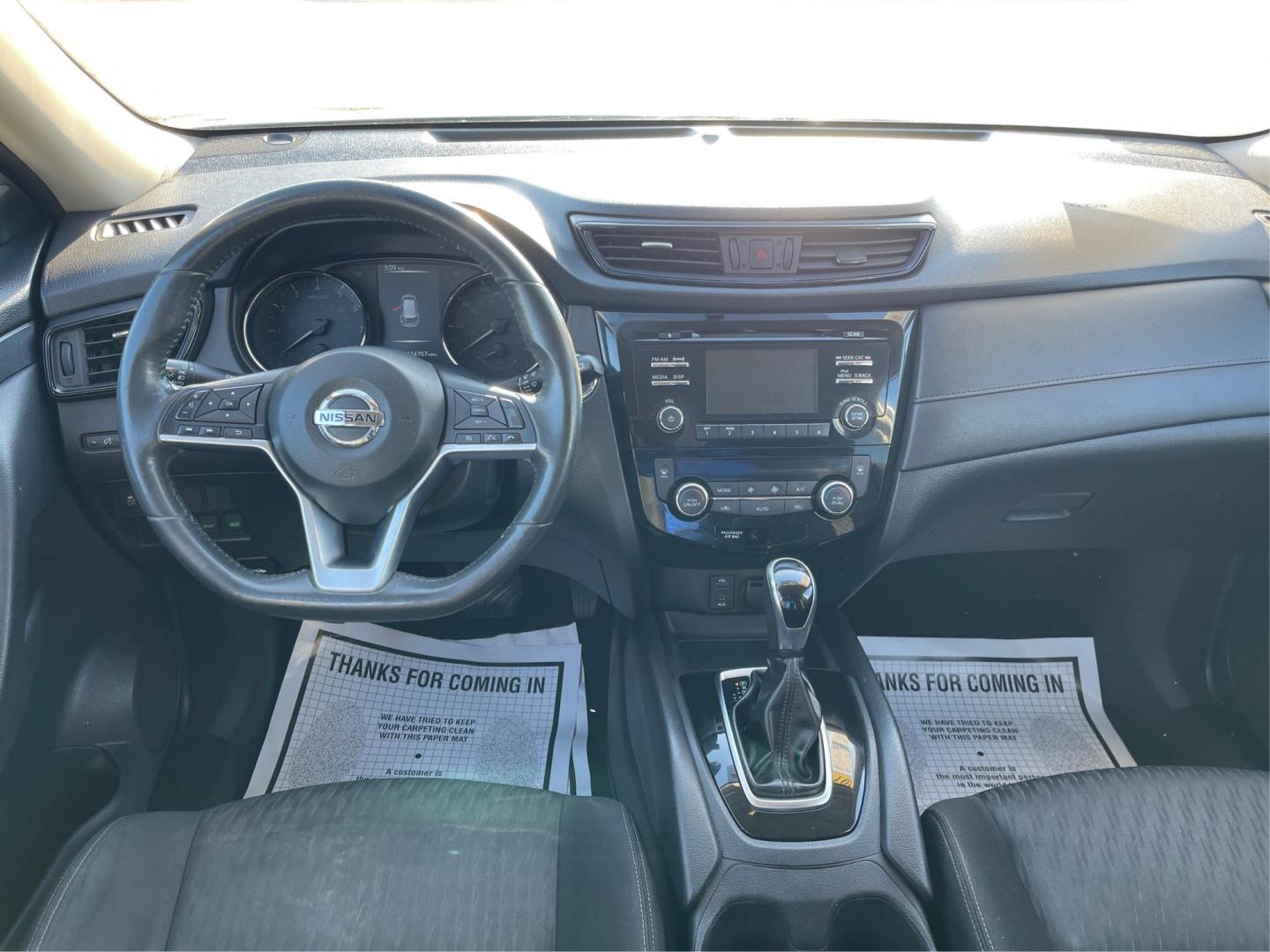 2017 Nissan Rogue SV AWD (KNMAT2MV1HP) with an 2.5L L4 DOHC 16V engine, Continuously Variable Transmission transmission, located at 1230 East Main St, Xenia, OH, 45385, (937) 908-9800, 39.688026, -83.910172 - Photo#20