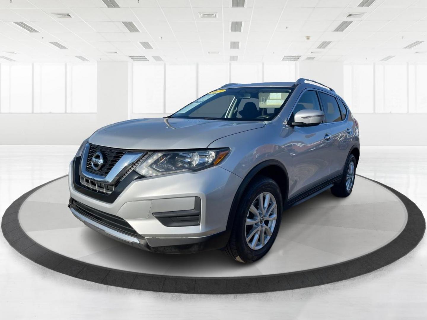 2017 Nissan Rogue SV AWD (KNMAT2MV1HP) with an 2.5L L4 DOHC 16V engine, Continuously Variable Transmission transmission, located at 1230 East Main St, Xenia, OH, 45385, (937) 908-9800, 39.688026, -83.910172 - Photo#7