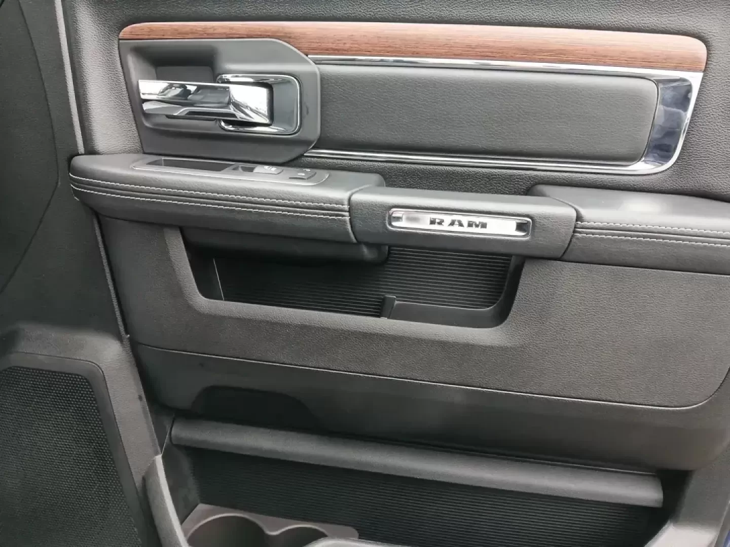 2017 Ram 1500 Laramie Quad Cab 4WD (1C6RR7JT1HS) with an 5.7L V8 OHV 16V engine, 8-Speed Automatic transmission, located at 1184 Kauffman Ave, Fairborn, OH, 45324, (937) 908-9800, 39.807072, -84.030914 - Photo#19