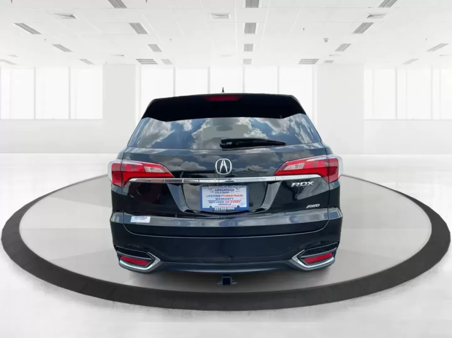 2018 Acura RDX AcuraWatch Plus Package (5J8TB4H34JL) with an 3.5L V-6 i-VTEC variable valve control engine, located at 401 Woodman Dr, Riverside, OH, 45431, (937) 908-9800, 39.760899, -84.123421 - Photo#3