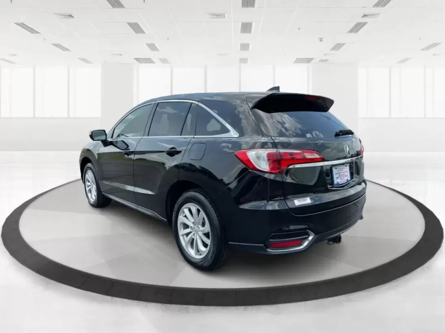 2018 Acura RDX AcuraWatch Plus Package (5J8TB4H34JL) with an 3.5L V-6 i-VTEC variable valve control engine, located at 401 Woodman Dr, Riverside, OH, 45431, (937) 908-9800, 39.760899, -84.123421 - Photo#4