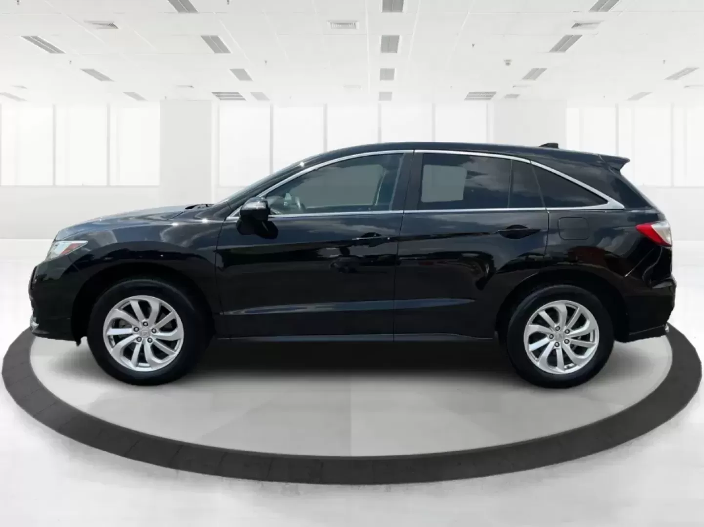 2018 Acura RDX AcuraWatch Plus Package (5J8TB4H34JL) with an 3.5L V-6 i-VTEC variable valve control engine, located at 401 Woodman Dr, Riverside, OH, 45431, (937) 908-9800, 39.760899, -84.123421 - Photo#5