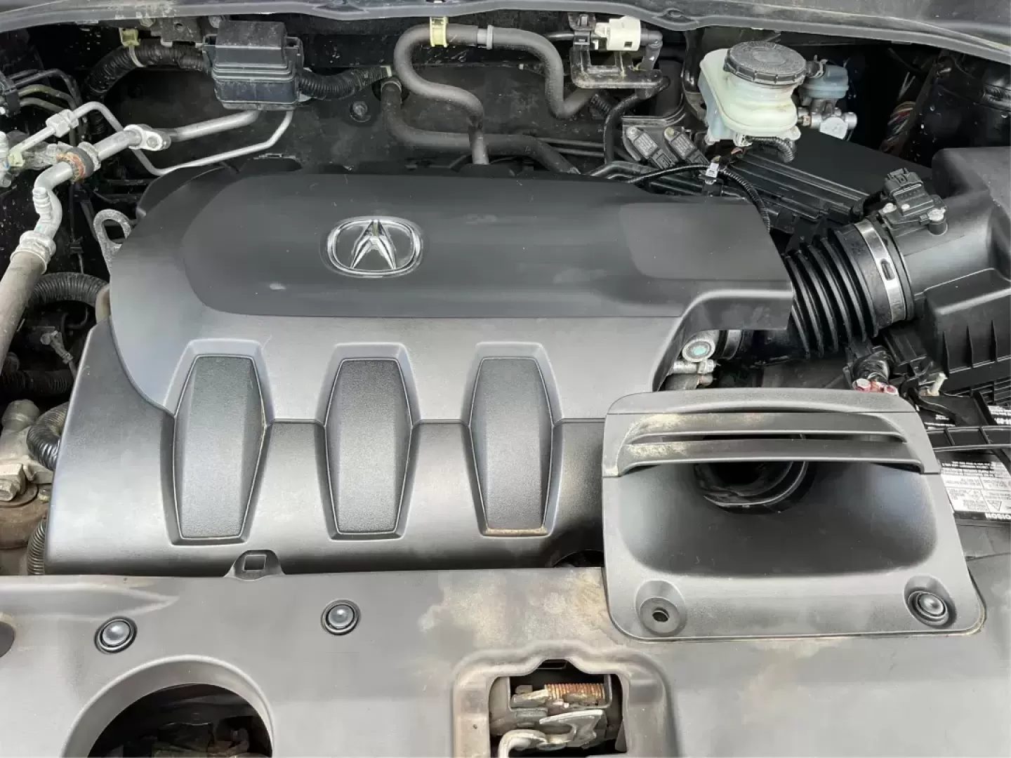 2018 Acura RDX AcuraWatch Plus Package (5J8TB4H34JL) with an 3.5L V-6 i-VTEC variable valve control engine, located at 401 Woodman Dr, Riverside, OH, 45431, (937) 908-9800, 39.760899, -84.123421 - Photo#10
