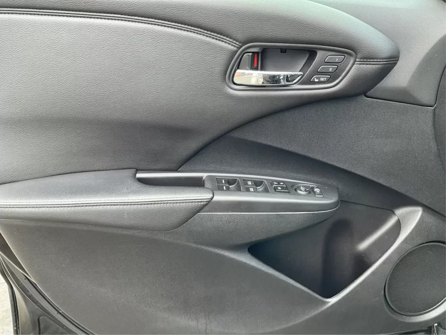 2018 Acura RDX AcuraWatch Plus Package (5J8TB4H34JL) with an 3.5L V-6 i-VTEC variable valve control engine, located at 401 Woodman Dr, Riverside, OH, 45431, (937) 908-9800, 39.760899, -84.123421 - Photo#17