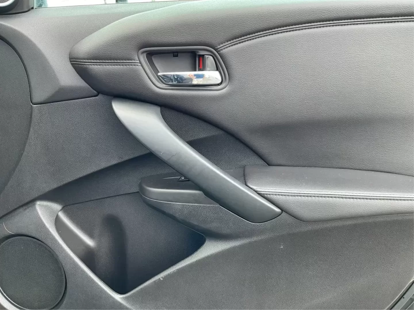 2018 Acura RDX AcuraWatch Plus Package (5J8TB4H34JL) with an 3.5L V-6 i-VTEC variable valve control engine, located at 401 Woodman Dr, Riverside, OH, 45431, (937) 908-9800, 39.760899, -84.123421 - Photo#18