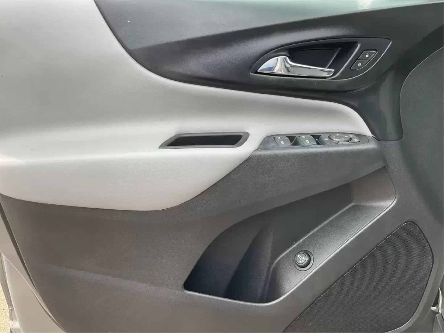2018 Chevrolet Equinox LT (3GNAXSEV5JS) with an 1.5L I-4 gasoline direct injection engine, located at 8750 N County Rd 25A, Piqua, OH, 45356, (937) 908-9800, 40.164391, -84.232513 - Photo#18