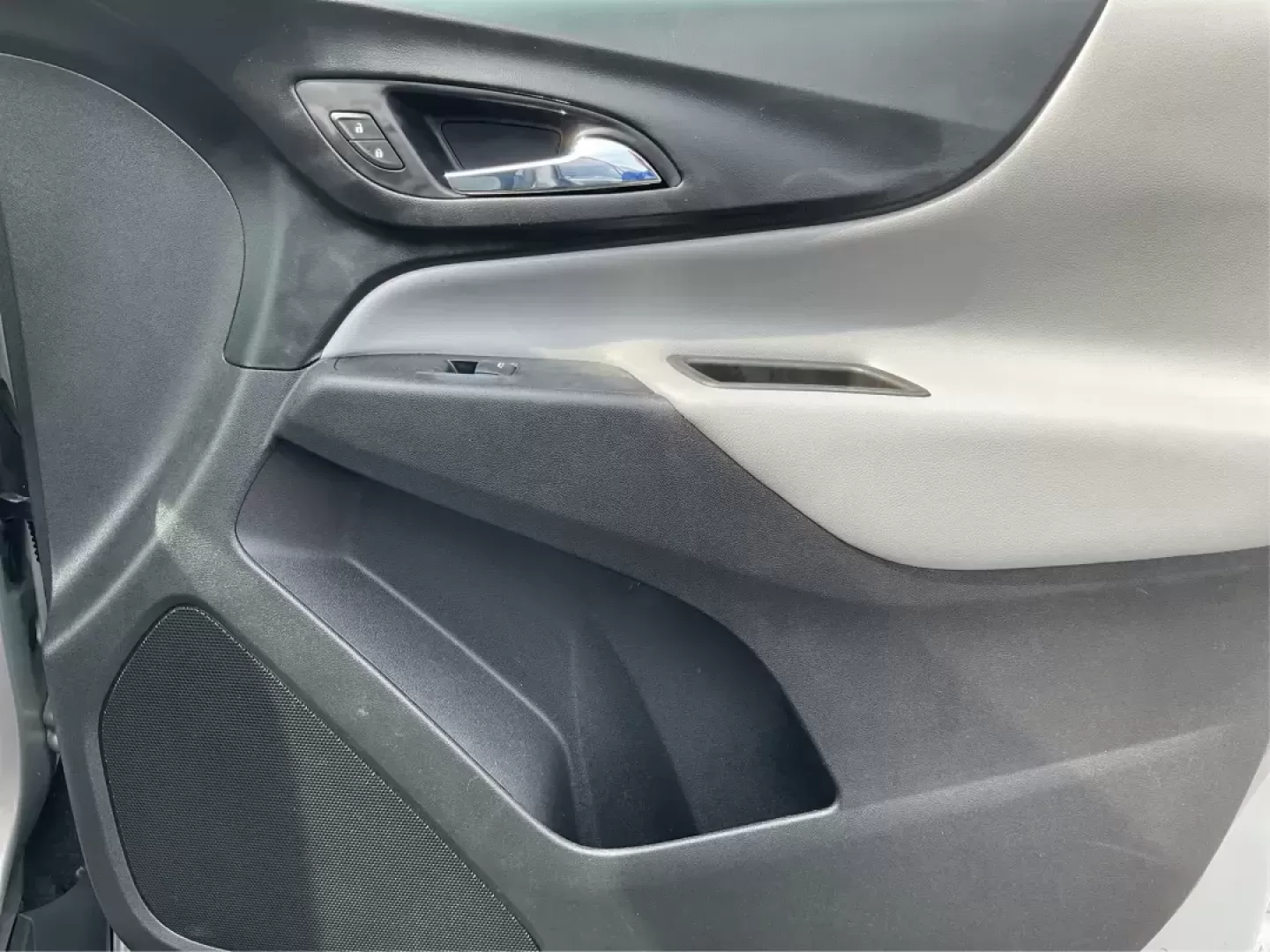 2018 Chevrolet Equinox LT (3GNAXSEV5JS) with an 1.5L I-4 gasoline direct injection engine, located at 8750 N County Rd 25A, Piqua, OH, 45356, (937) 908-9800, 40.164391, -84.232513 - Photo#19