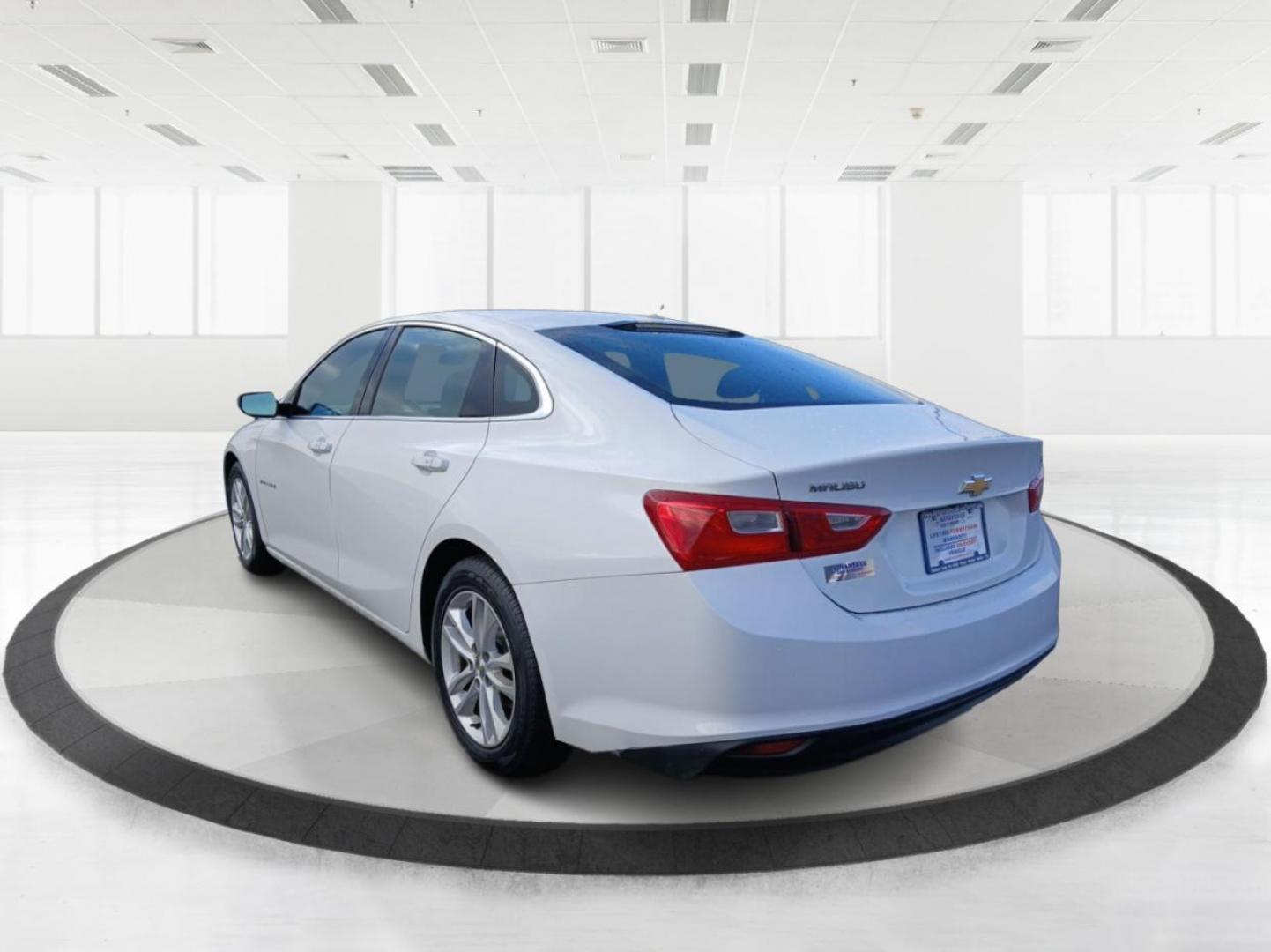 2018 Chevrolet Malibu LT (1G1ZD5ST1JF) with an 1.5L L4 DOHC 16V engine, 6-Speed Automatic transmission, located at 8750 N County Rd 25A, Piqua, OH, 45356, (937) 908-9800, 40.164391, -84.232513 - Photo#4