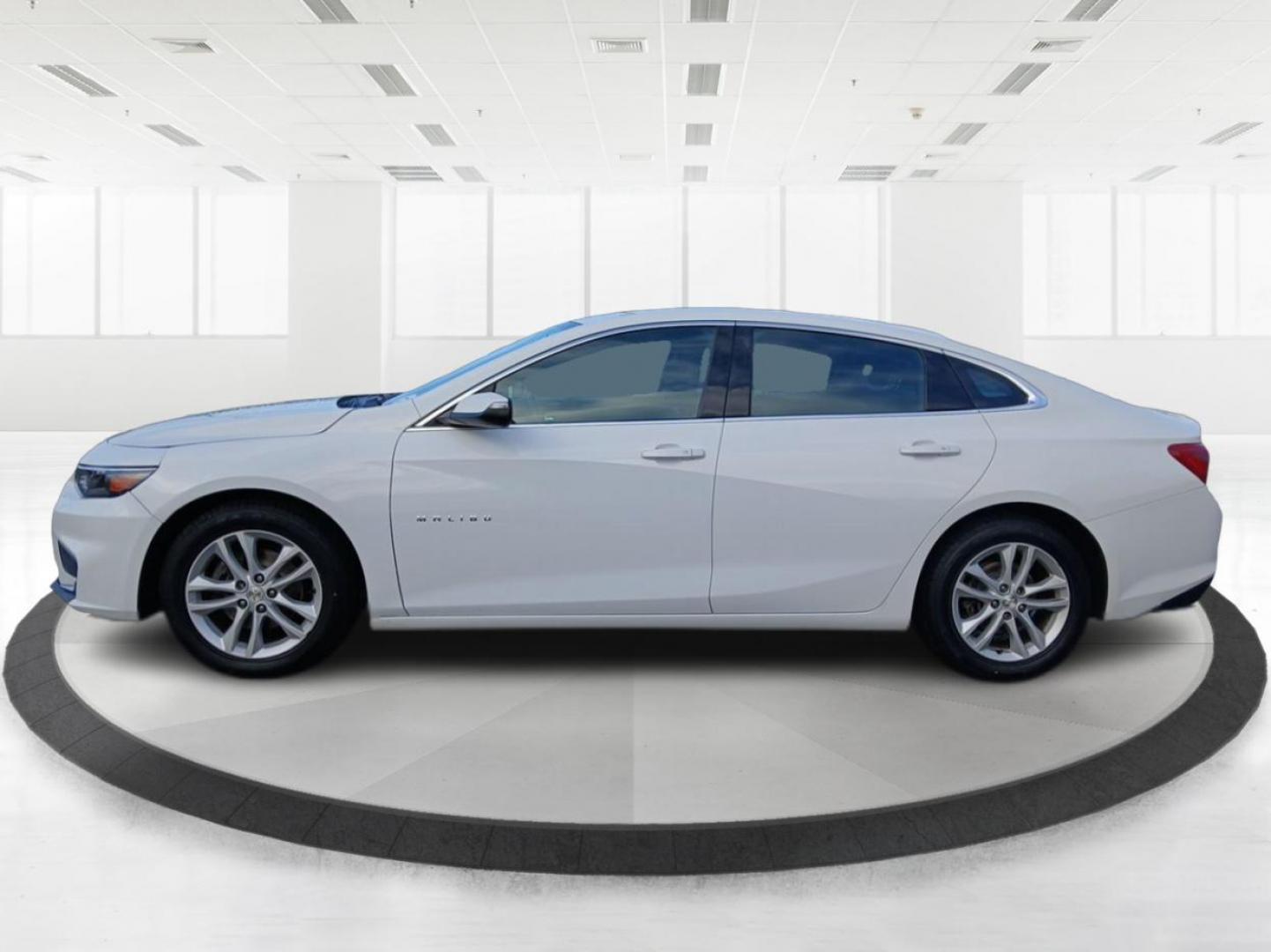 2018 Chevrolet Malibu LT (1G1ZD5ST1JF) with an 1.5L L4 DOHC 16V engine, 6-Speed Automatic transmission, located at 8750 N County Rd 25A, Piqua, OH, 45356, (937) 908-9800, 40.164391, -84.232513 - Photo#5