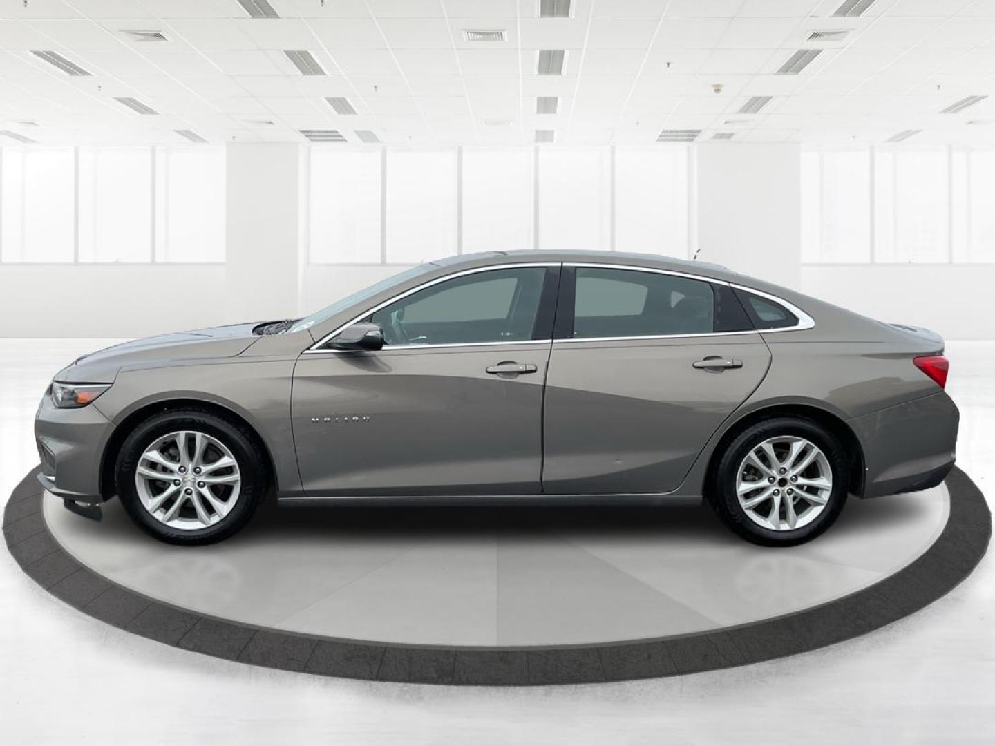 2018 Chevrolet Malibu LT (1G1ZD5ST0JF) with an ECOTEC 1.5L I-4 gasoline direct injection engine, located at 401 Woodman Dr, Riverside, OH, 45431, (937) 908-9800, 39.760899, -84.123421 - Photo#5