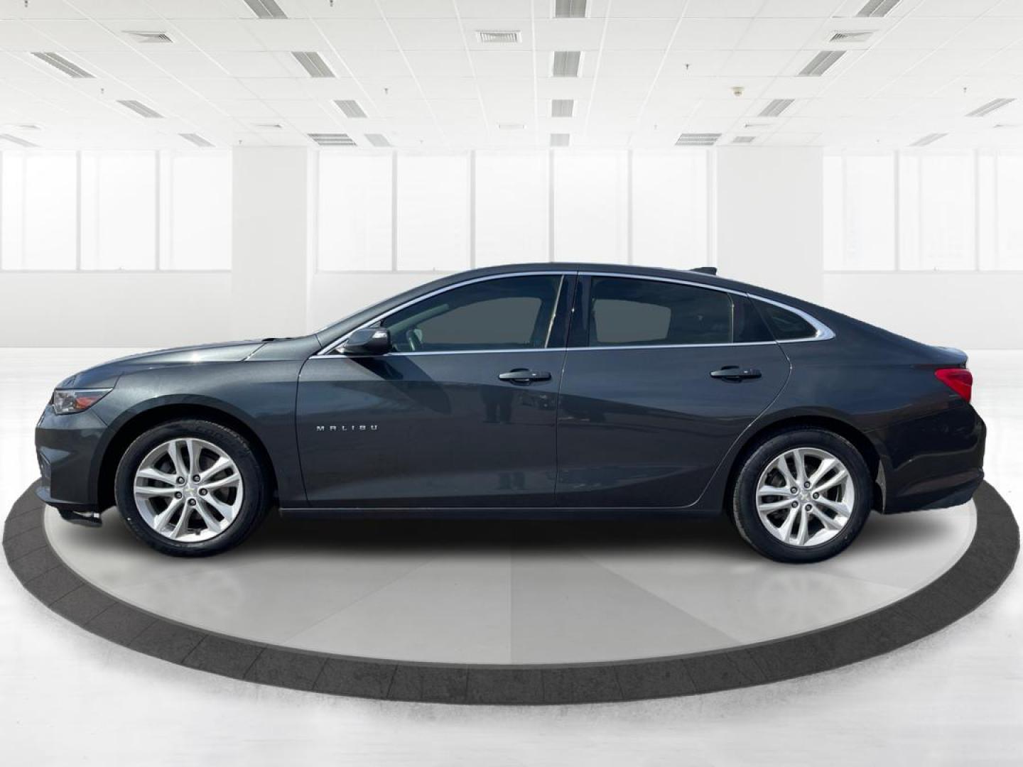 2018 Chevrolet Malibu LT (1G1ZD5ST9JF) with an ECOTEC 1.5L I-4 gasoline direct injection engine, located at 401 Woodman Dr, Riverside, OH, 45431, (937) 908-9800, 39.760899, -84.123421 - Photo#5