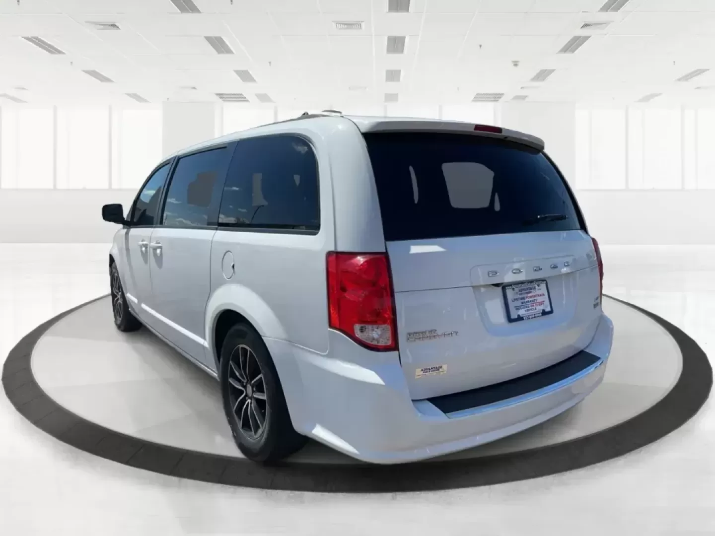 2018 Dodge Grand Caravan GT (2C4RDGEGXJR) with an Pentastar 3.6L V-6 DOHC engine, located at 8750 N County Rd 25A, Piqua, OH, 45356, (937) 908-9800, 40.164391, -84.232513 - Photo#4