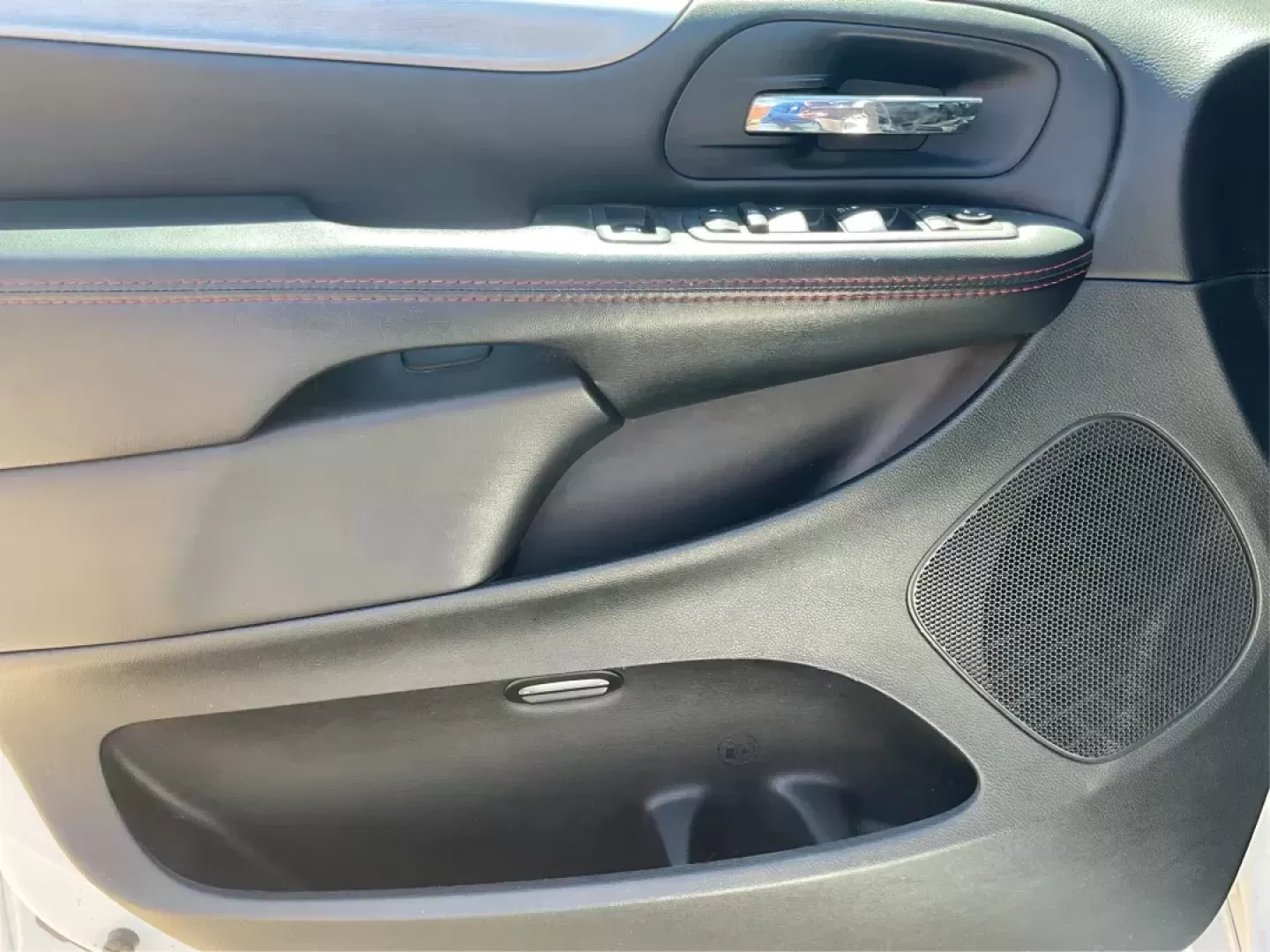 2018 Dodge Grand Caravan GT (2C4RDGEGXJR) with an Pentastar 3.6L V-6 DOHC engine, located at 8750 N County Rd 25A, Piqua, OH, 45356, (937) 908-9800, 40.164391, -84.232513 - Photo#18