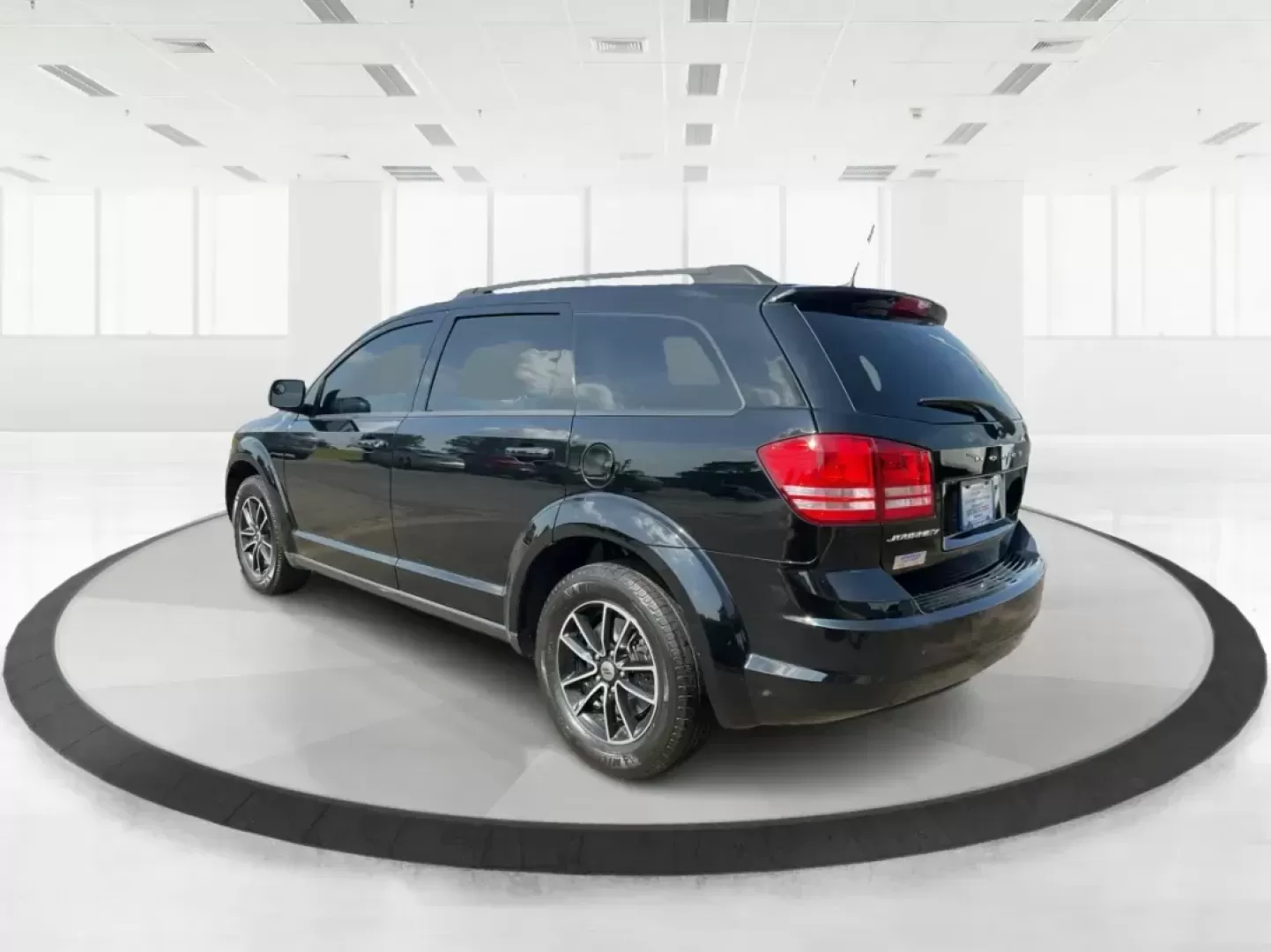 2018 Dodge Journey SE (3C4PDCAB0JT) with an Tigershark MultiAir 2.4L I-4 DOHC engine, located at 1951 S Dayton Lakeview Rd., New Carlisle, OH, 45344, (937) 908-9800, 39.890999, -84.050255 - Photo#3
