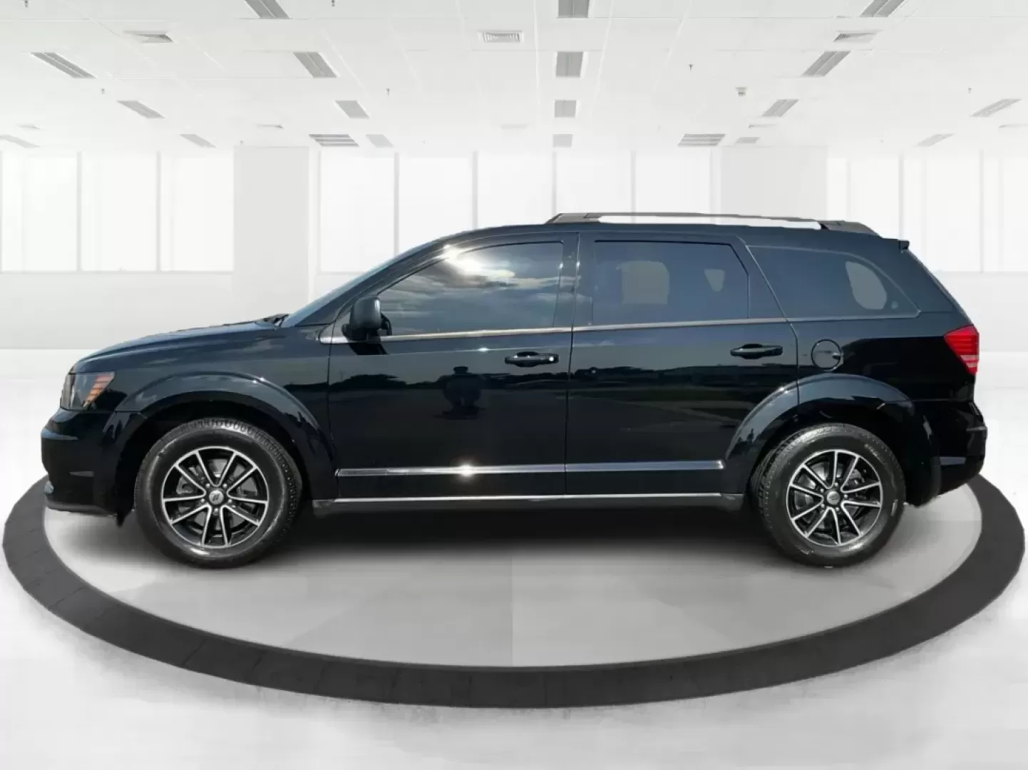 2018 Dodge Journey SE (3C4PDCAB0JT) with an Tigershark MultiAir 2.4L I-4 DOHC engine, located at 1951 S Dayton Lakeview Rd., New Carlisle, OH, 45344, (937) 908-9800, 39.890999, -84.050255 - Photo#4