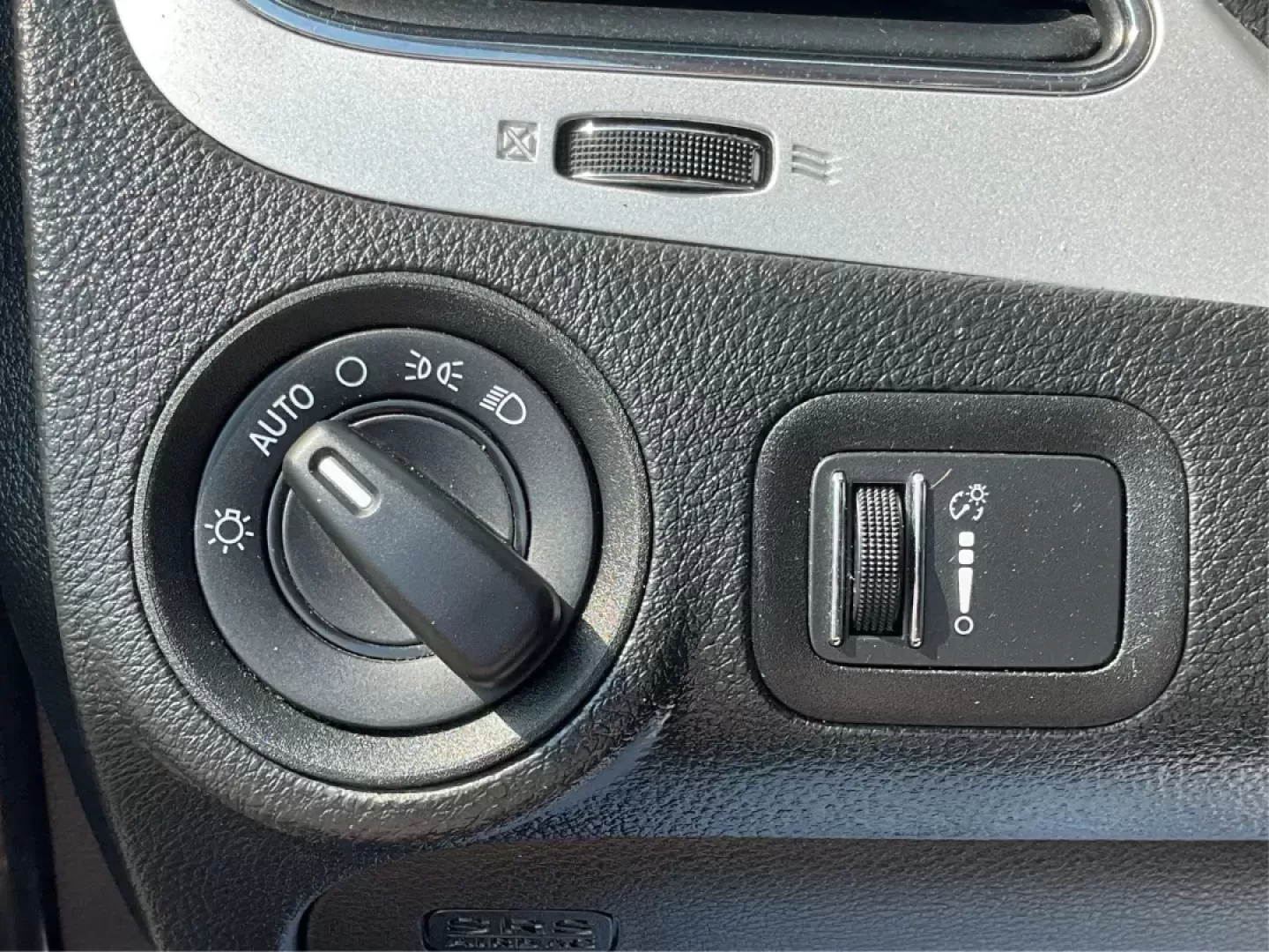 2018 Dodge Journey SE (3C4PDCAB0JT) with an Tigershark MultiAir 2.4L I-4 DOHC engine, located at 1951 S Dayton Lakeview Rd., New Carlisle, OH, 45344, (937) 908-9800, 39.890999, -84.050255 - Photo#15