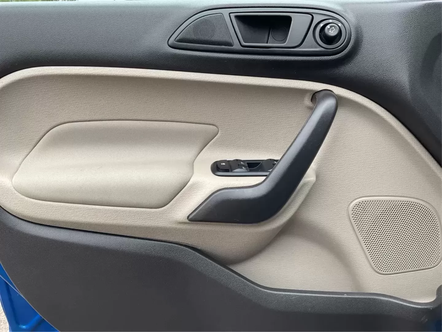 2018 Ford Fiesta SE (3FADP4EJ2JM) with an 1.6L I-4 DOHC engine, located at 8750 N County Rd 25A, Piqua, OH, 45356, (937) 908-9800, 40.164391, -84.232513 - Photo#17