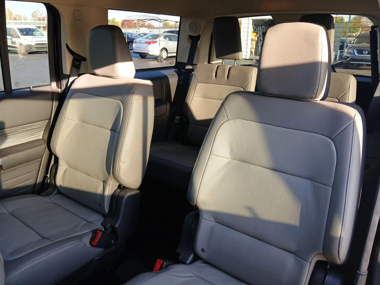 2018 Ford Flex Limited AWD (2FMHK6D8XJB) with an 3.5L V6 DOHC 24V engine, 6-Speed Automatic Overdrive transmission, located at 401 Woodman Dr, Riverside, OH, 45431, (937) 908-9800, 39.760899, -84.123421 - Photo#9