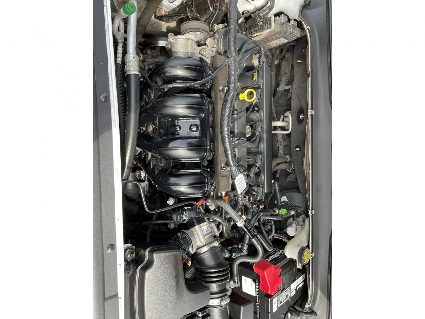 2018 Ford Fusion SE (3FA6P0H79JR) with an Duratec 2.5L I-4 DOHC engine, located at 1230 East Main St, Xenia, OH, 45385, (937) 908-9800, 39.688026, -83.910172 - Photo#10