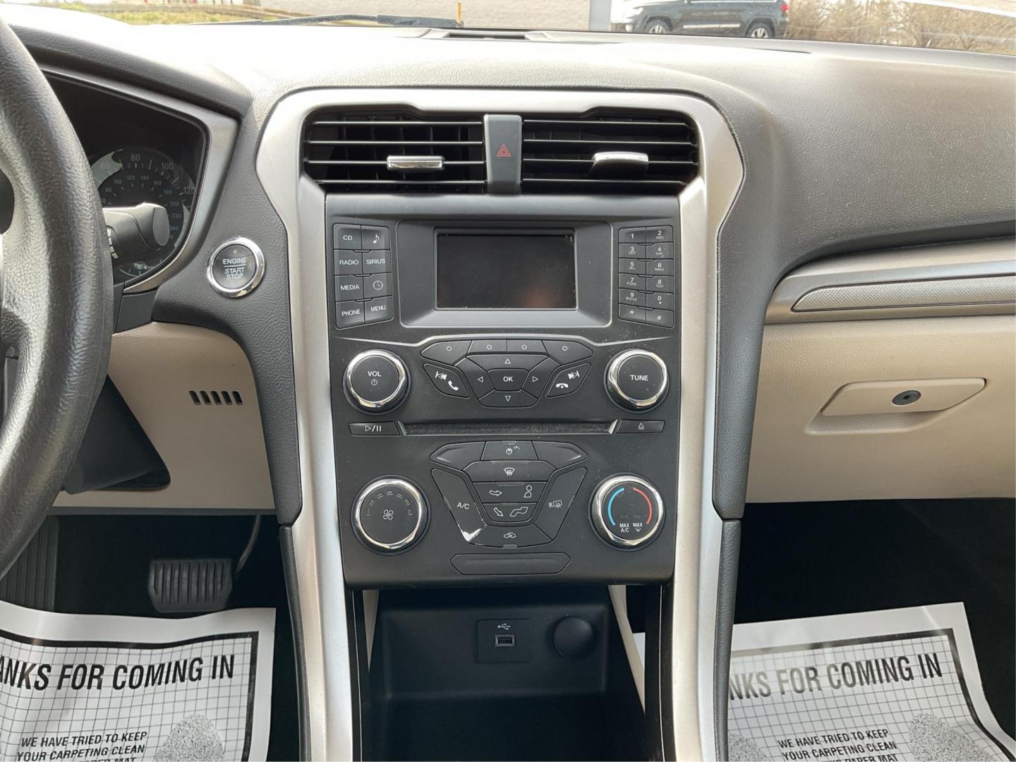 2018 Ford Fusion SE (3FA6P0H79JR) with an Duratec 2.5L I-4 DOHC engine, located at 1230 East Main St, Xenia, OH, 45385, (937) 908-9800, 39.688026, -83.910172 - Photo#12