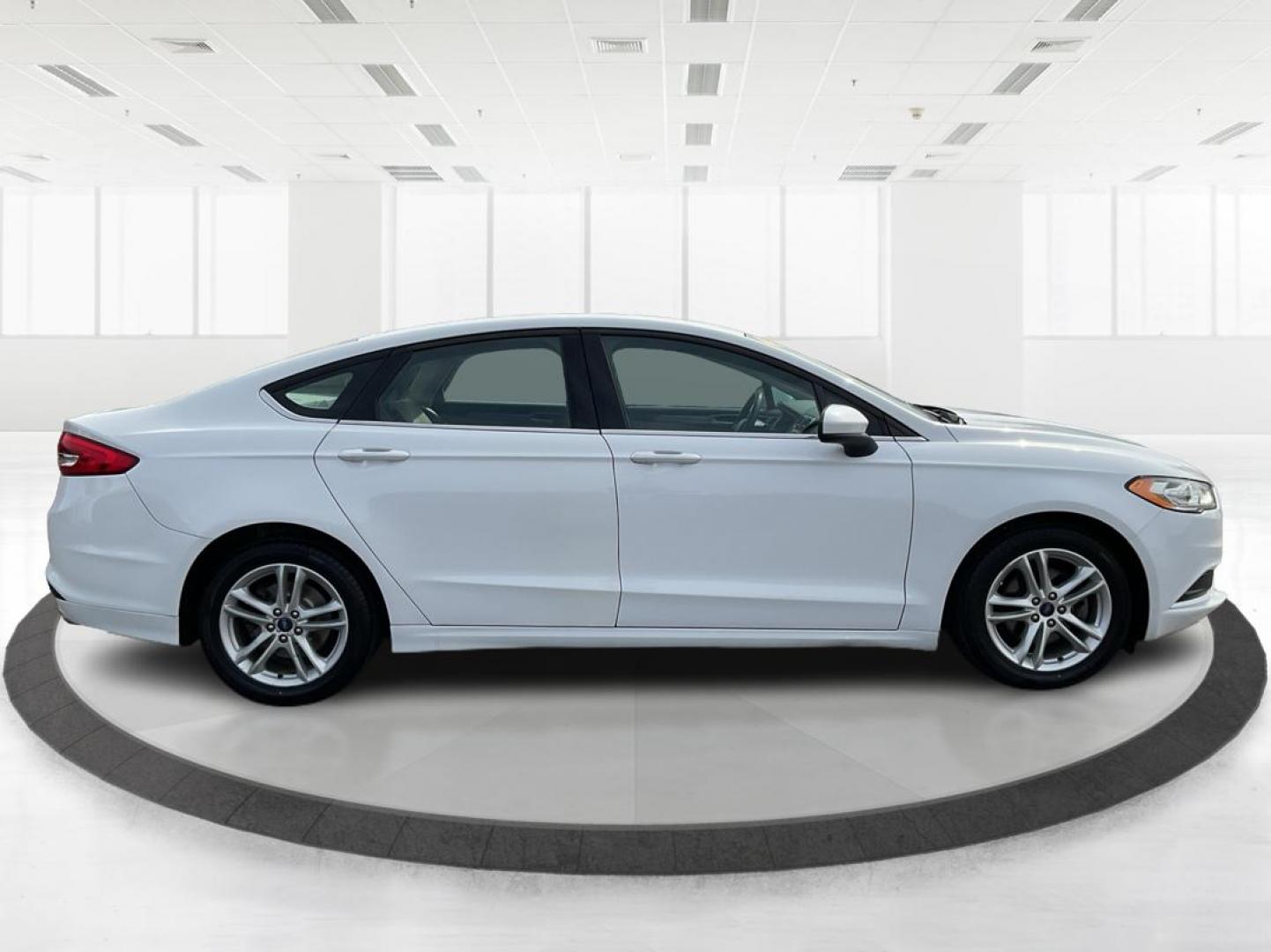 2018 Ford Fusion SE (3FA6P0H79JR) with an Duratec 2.5L I-4 DOHC engine, located at 1230 East Main St, Xenia, OH, 45385, (937) 908-9800, 39.688026, -83.910172 - Photo#1