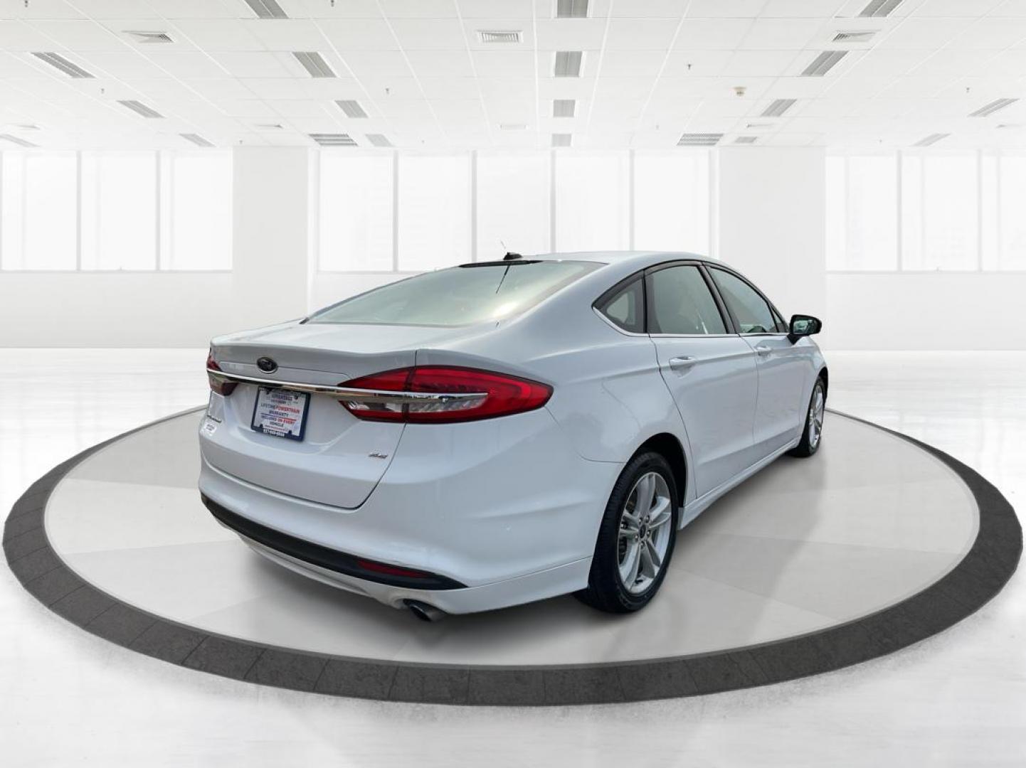 2018 Ford Fusion SE (3FA6P0H79JR) with an Duratec 2.5L I-4 DOHC engine, located at 1230 East Main St, Xenia, OH, 45385, (937) 908-9800, 39.688026, -83.910172 - Photo#2