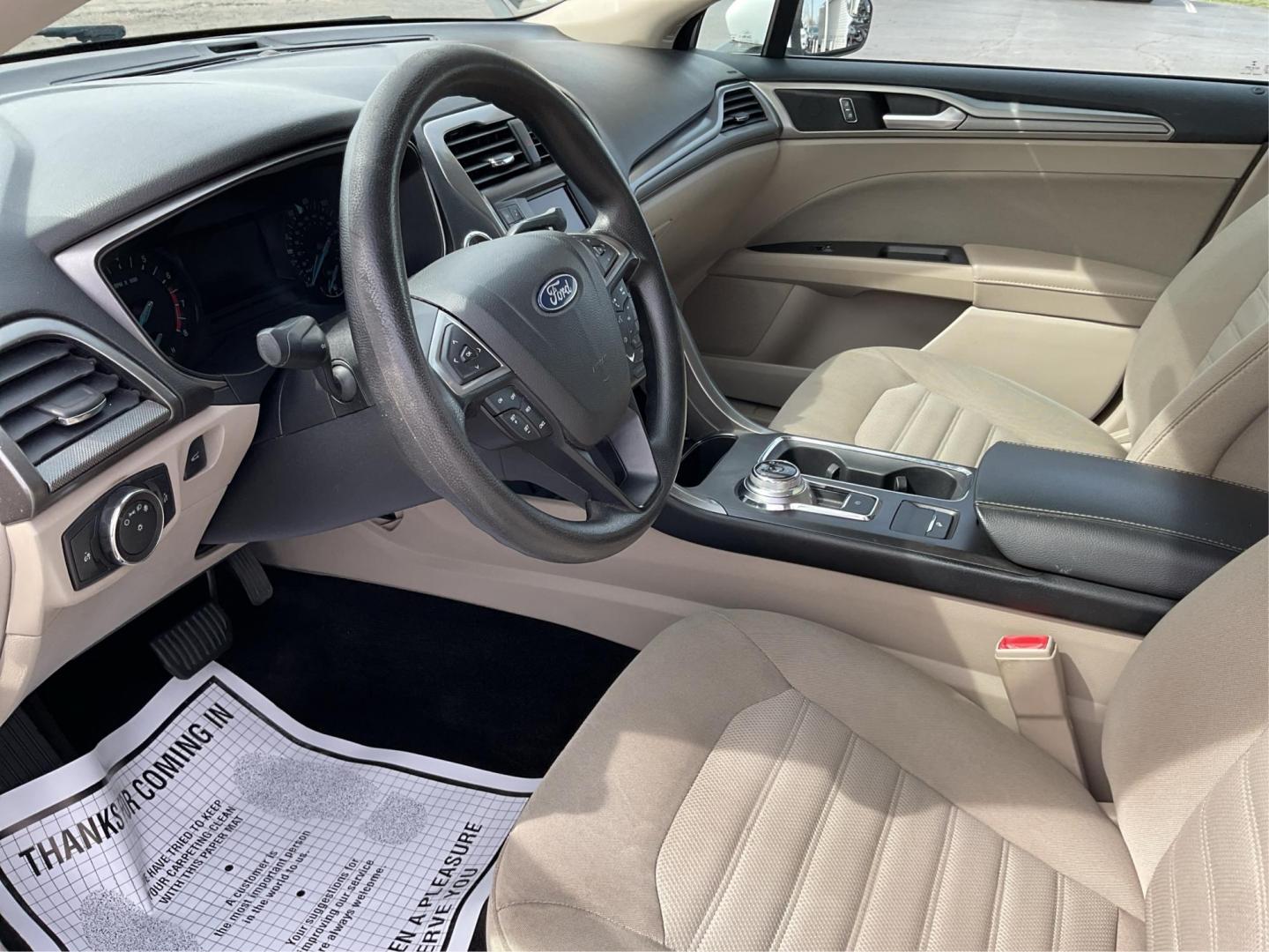 2018 Ford Fusion SE (3FA6P0H79JR) with an Duratec 2.5L I-4 DOHC engine, located at 1230 East Main St, Xenia, OH, 45385, (937) 908-9800, 39.688026, -83.910172 - Photo#8