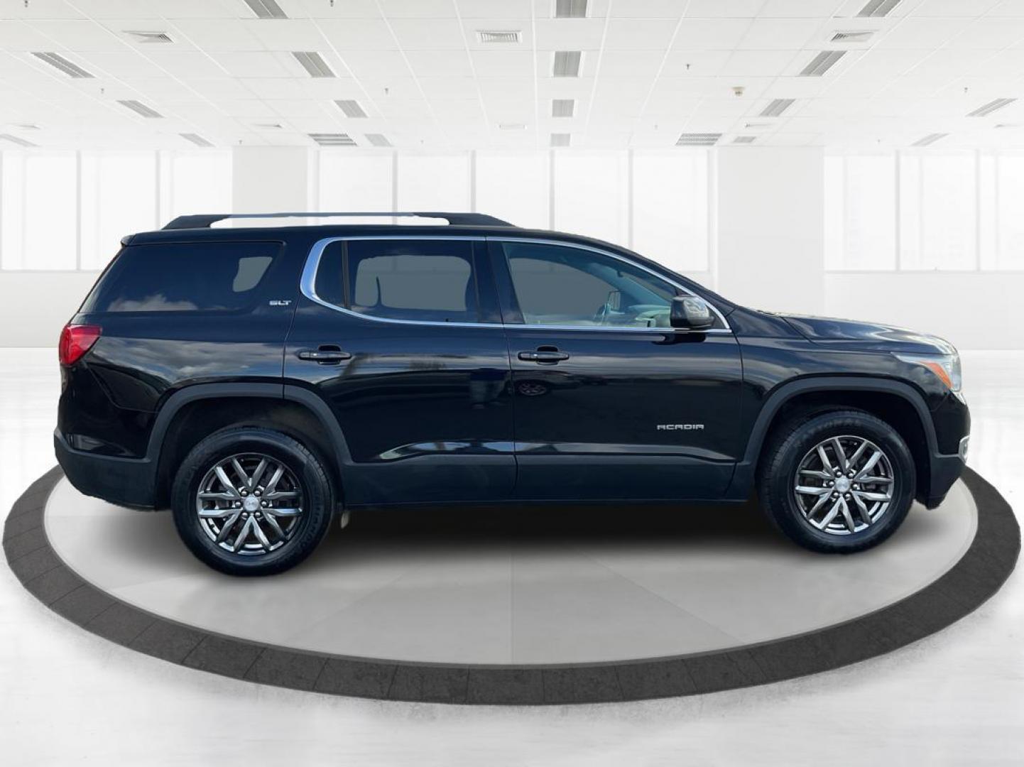 2018 GMC Acadia SLT-1 (1GKKNMLA4JZ) with an 2.5L I-4 gasoline direct injection engine, located at 1230 East Main St, Xenia, OH, 45385, (937) 908-9800, 39.688026, -83.910172 - Photo#1