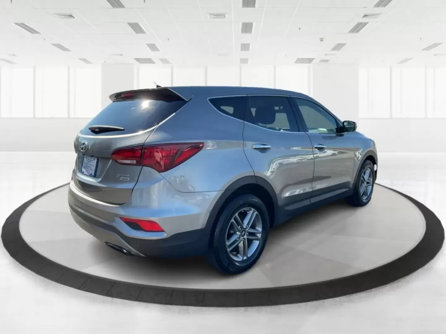 2018 Hyundai Santa Fe 2.4L (5NMZTDLB0JH) with an Theta II 2.4L I-4 gasoline direct injection engine, located at 401 Woodman Dr, Riverside, OH, 45431, (937) 908-9800, 39.760899, -84.123421 - Photo#2