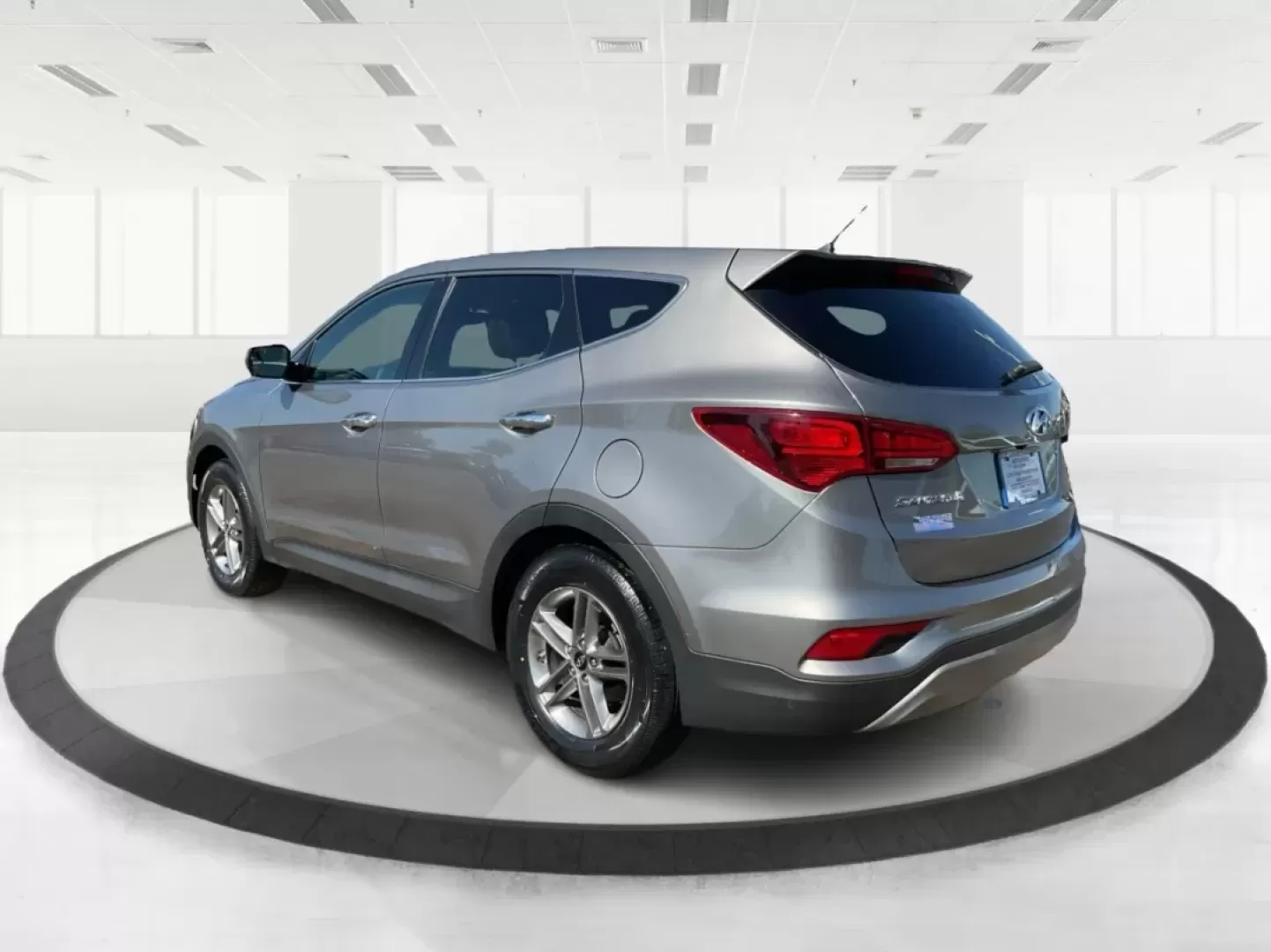 2018 Hyundai Santa Fe 2.4L (5NMZTDLB0JH) with an Theta II 2.4L I-4 gasoline direct injection engine, located at 401 Woodman Dr, Riverside, OH, 45431, (937) 908-9800, 39.760899, -84.123421 - Photo#3
