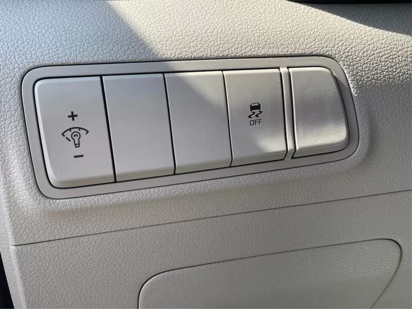 2018 Hyundai Tucson SEL (KM8J3CA41JU) with an Nu 2L I-4 gasoline direct injection engine, located at 8750 N County Rd 25A, Piqua, OH, 45356, (937) 908-9800, 40.164391, -84.232513 - Photo#16