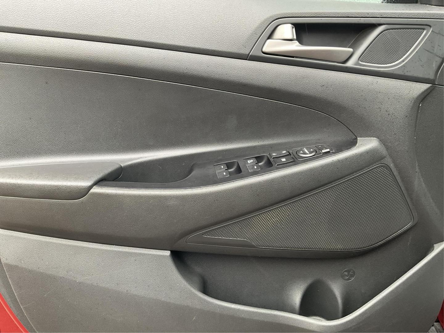 2018 Hyundai Tucson SE (KM8J2CA4XJU) with an Nu 2L I-4 gasoline direct injection engine, located at 1184 Kauffman Ave, Fairborn, OH, 45324, (937) 908-9800, 39.807072, -84.030914 - Photo#16
