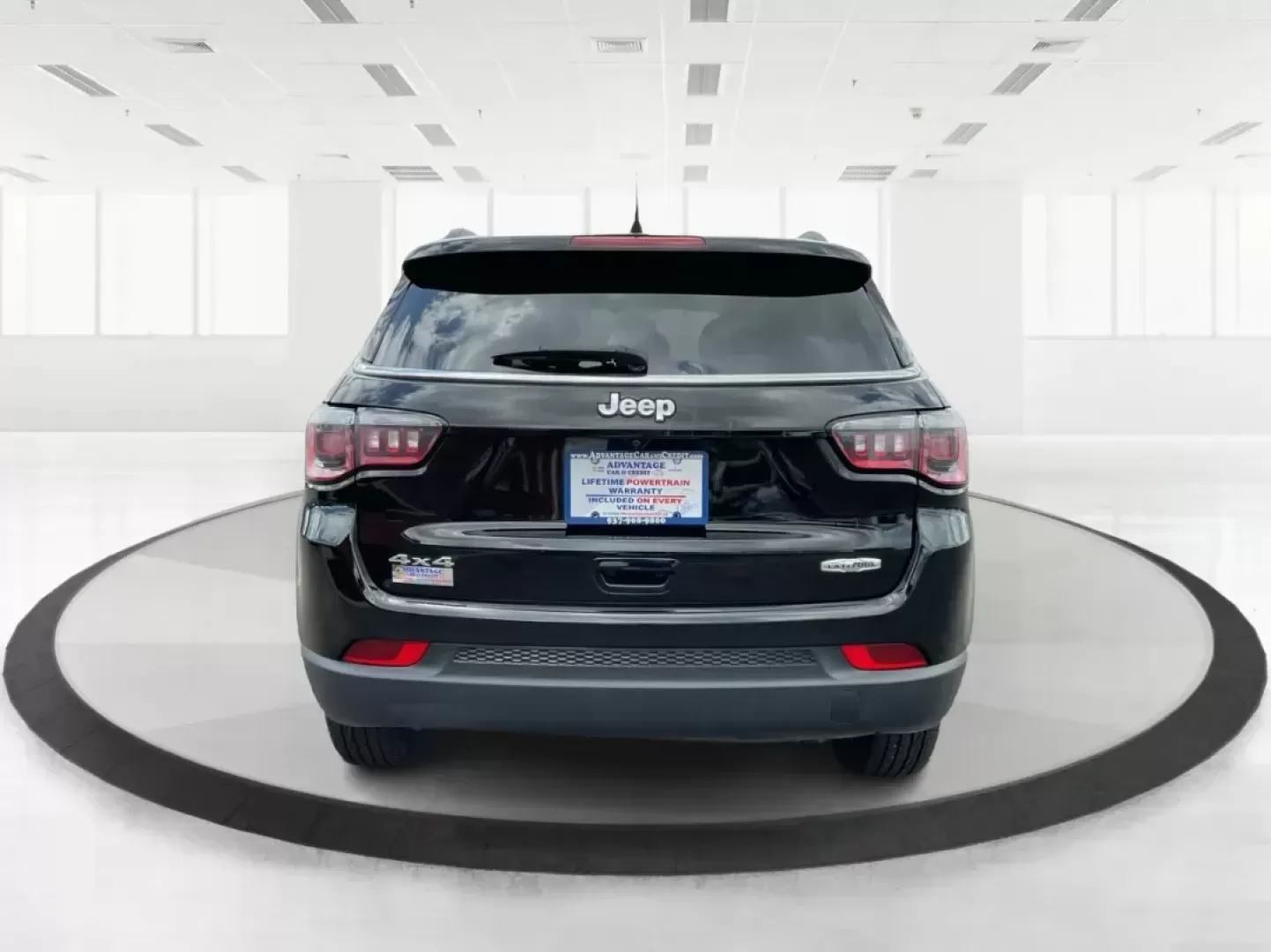2018 Jeep Compass Latitude 4x4 (3C4NJDBB6JT) with an Other engine, located at 1230 East Main St, Xenia, OH, 45385, (937) 908-9800, 39.688026, -83.910172 - Photo#3